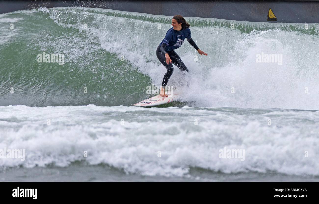 Hi-Land Fling Surf au Lost Shore Surf Resort, Édimbourg, Écosse, Royaume-Uni Banque D'Images