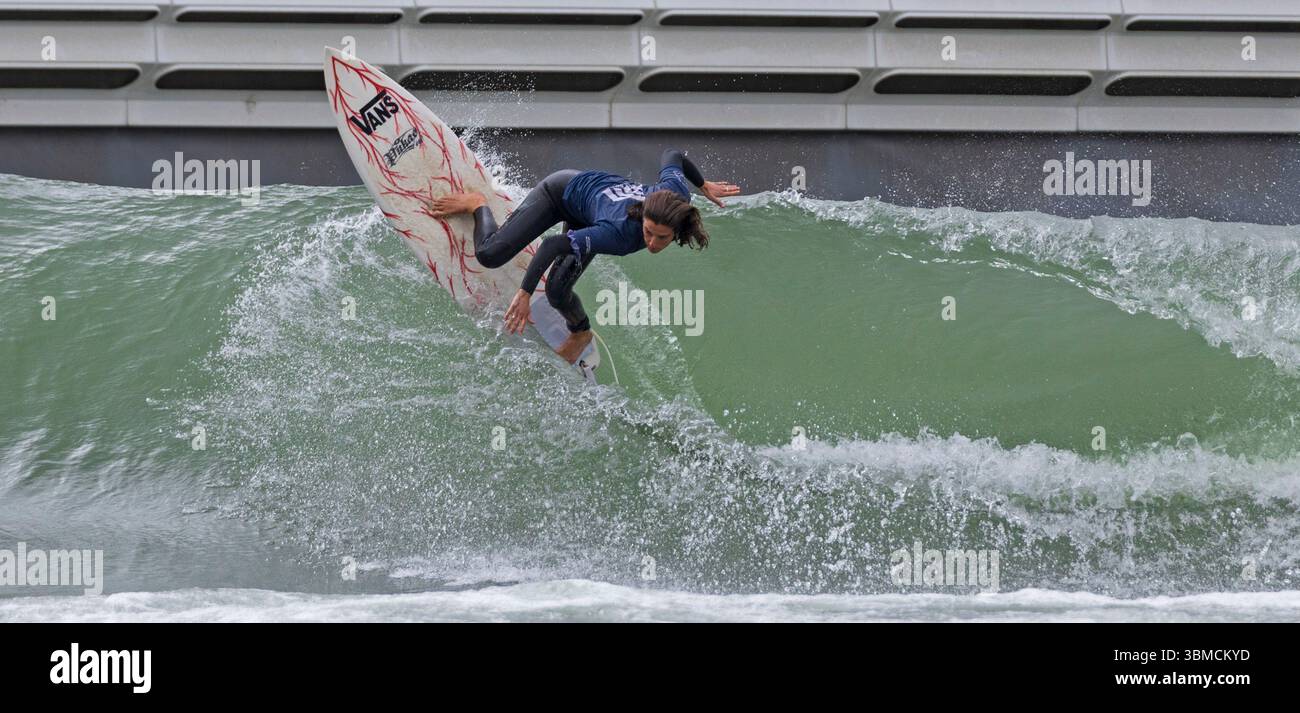 Hi-Land Fling Surf au Lost Shore Surf Resort, Édimbourg, Écosse, Royaume-Uni Banque D'Images