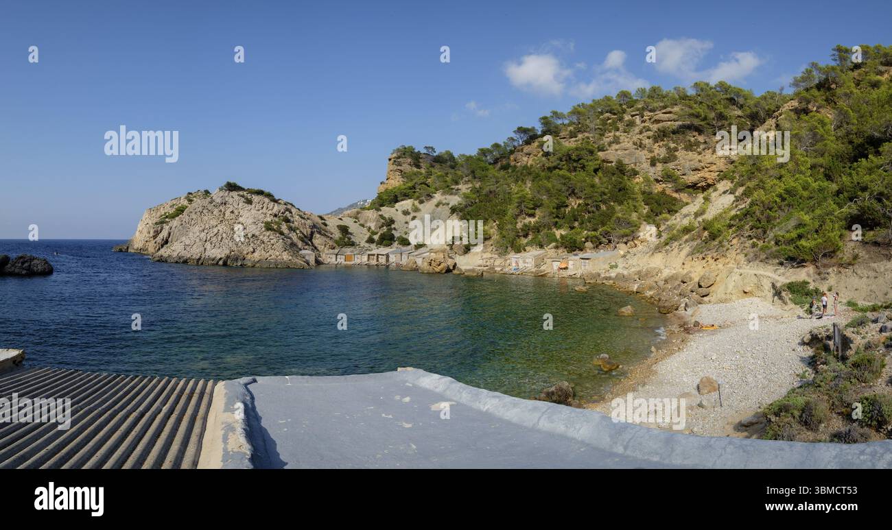 Es Portitxol plage, crique en pierre, municipalité de Sant Joan de Labritja, Ibiza, Îles Baléares, Espagne, Europe Banque D'Images