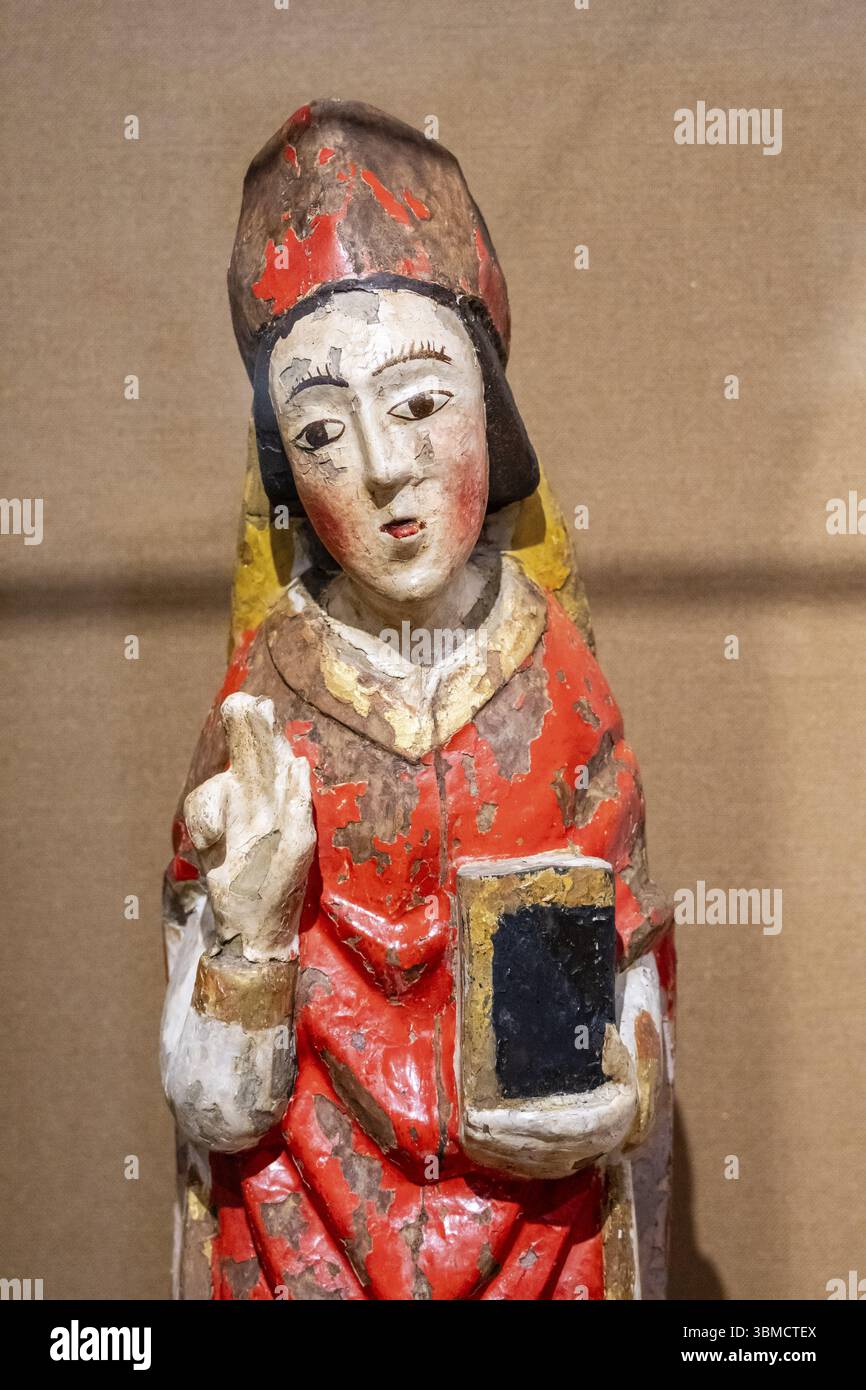 Saint Martin de Tours, sculpture polychrome, 13ème siècle, de la région de â€‹ â€‹ Barbastro, Huesca, musée d'art de Gérone, Gérone, Catalogne, Espagne, Europe Banque D'Images