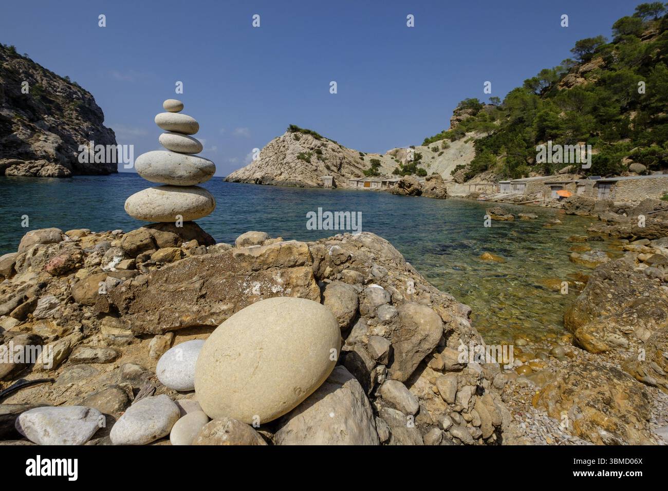 Es Portitxol plage, crique en pierre, municipalité de Sant Joan de Labritja, Ibiza, Îles Baléares, Espagne, Europe Banque D'Images