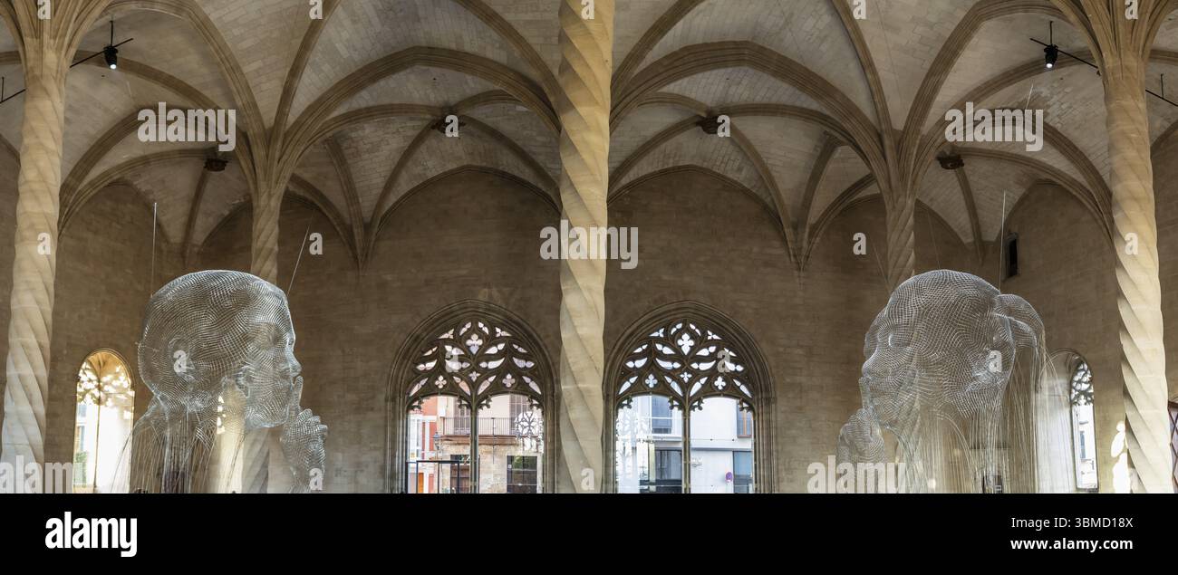 Oeuvre de l'artiste catalan Jaume Plensa dans le bâtiment gothique de la Lonja, Palma, Majorque, Îles Baléares, Espagne, Europe Banque D'Images