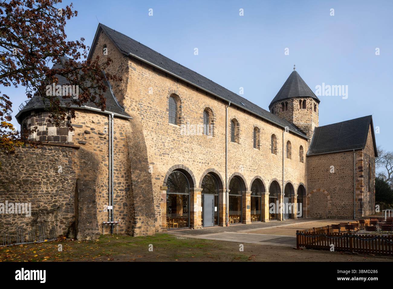 Schiffenberg BEI Gießen, Augustiner Chorherren-Stift, Klosterkirche, Blick von Südwesten Banque D'Images