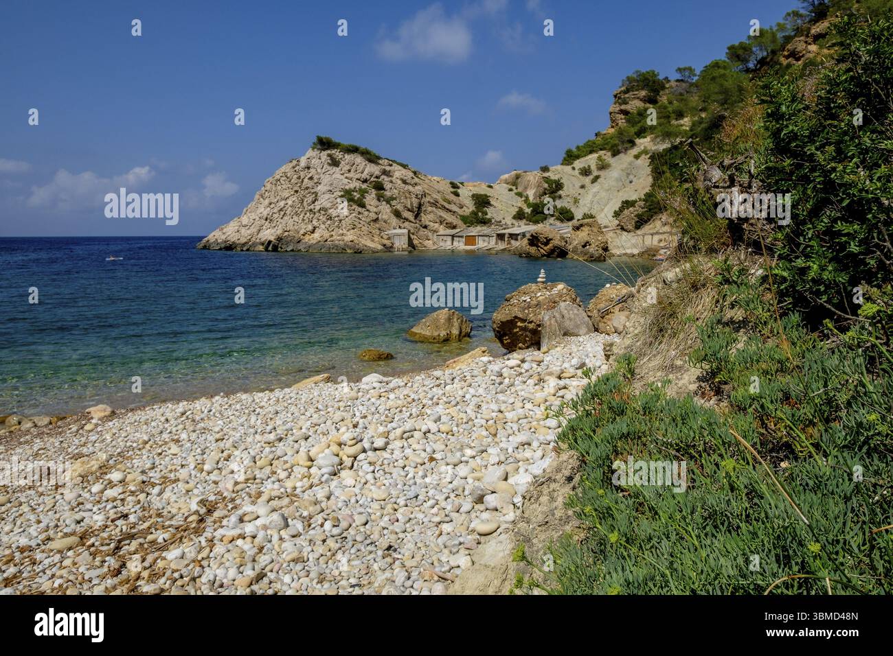 Es Portitxol plage, crique en pierre, municipalité de Sant Joan de Labritja, Ibiza, Îles Baléares, Espagne, Europe Banque D'Images