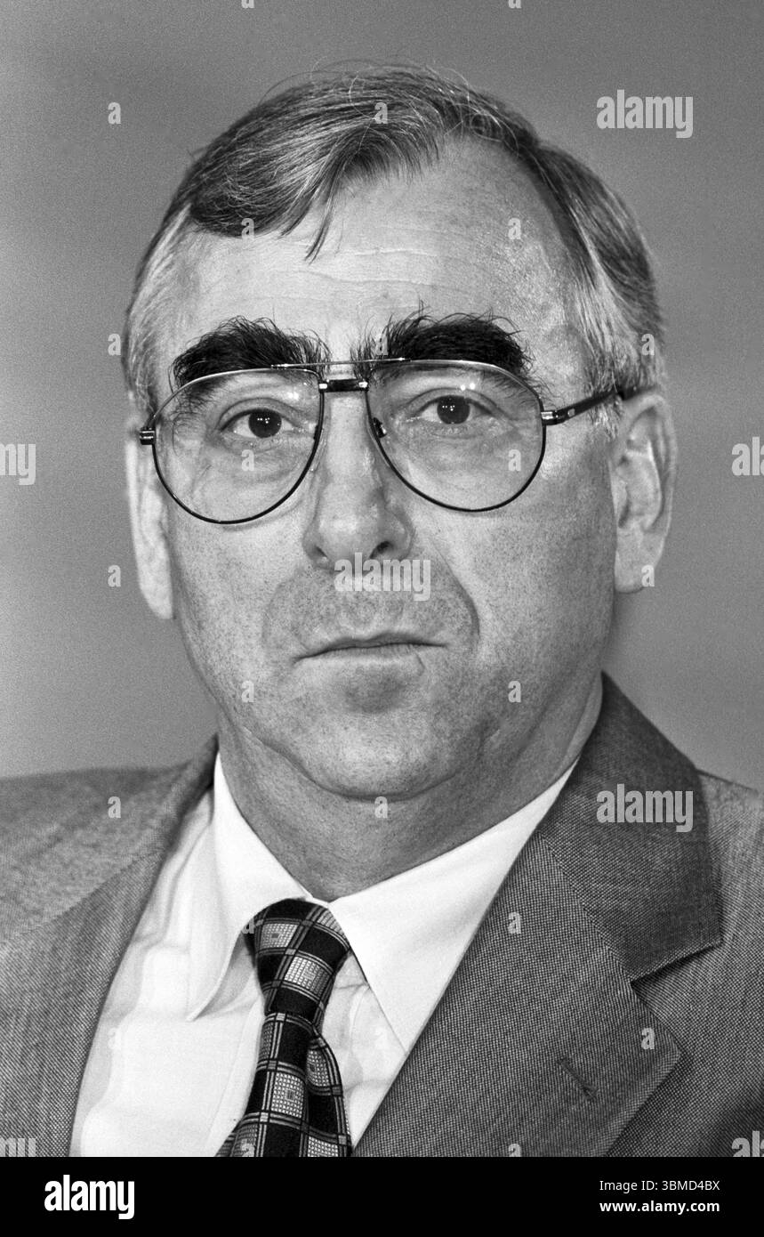 Deutschland, Muenchen, 08.09.1995 Archiv. : 53-38-09 CSU-Parteitag Foto : Theo Waigel, CSU-Vorsitzender CSU-Parteitag *** Allemagne, Munich, 08 09 1995 Archive 53 38 09 CSU Party Congress photo Theo Waigel, CSU Chairman CSU Party Congress Banque D'Images