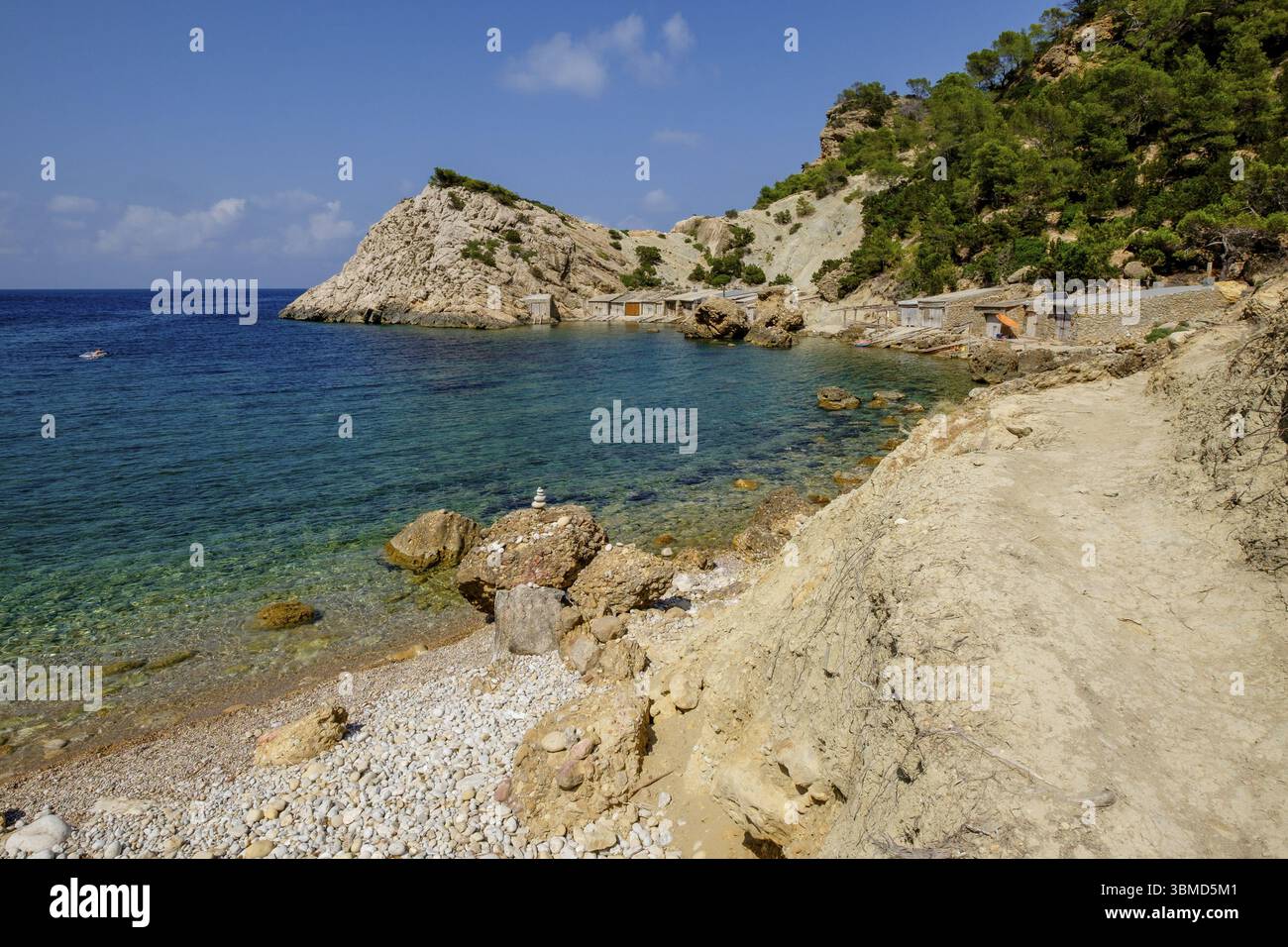 Es Portitxol plage, crique en pierre, municipalité de Sant Joan de Labritja, Ibiza, Îles Baléares, Espagne, Europe Banque D'Images