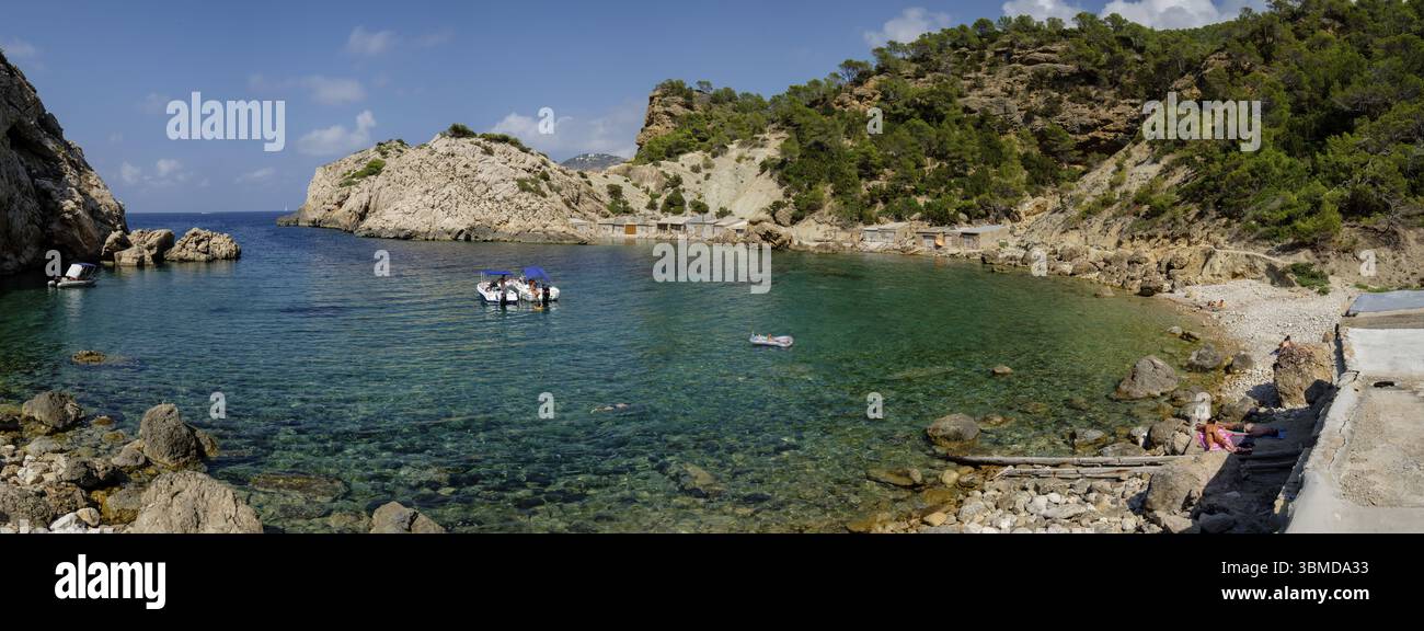 Es Portitxol plage, crique en pierre, municipalité de Sant Joan de Labritja, Ibiza, Îles Baléares, Espagne, Europe Banque D'Images