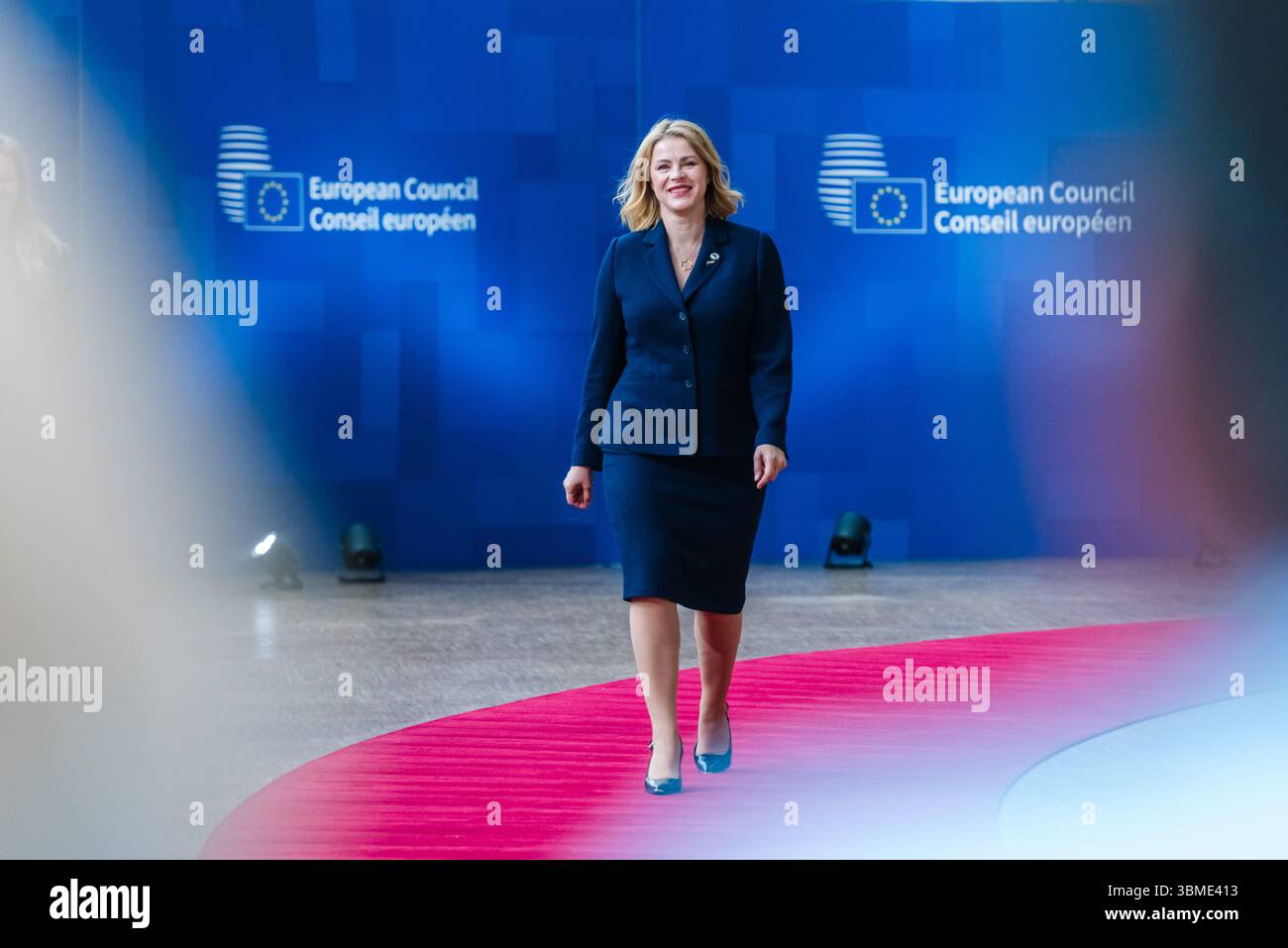 BRUXELLES, BELGIQUE - 26 JUIN 2025. Evika SILIŅA, première ministre lettone, arrive pour la réunion du conseil européen, dans le bâtiment Europa, le siège du Conseil de l'UE à Bruxelles, Belgique, le 26 juin 2025. Les dirigeants de l'UE se réunissent à Bruxelles pour discuter des défis géoéconomiques et des développements en cours en Ukraine et au moyen-Orient. Ils discutent de la défense et de la sécurité européennes, de l'UE dans le monde et de la compétitivité, des migrations, du processus d'adhésion de la Moldavie à l'UE, de la situation dans les Balkans occidentaux et de la sécurité intérieure. Crédit : Morfo SAVVA | Alamy Live News. Banque D'Images