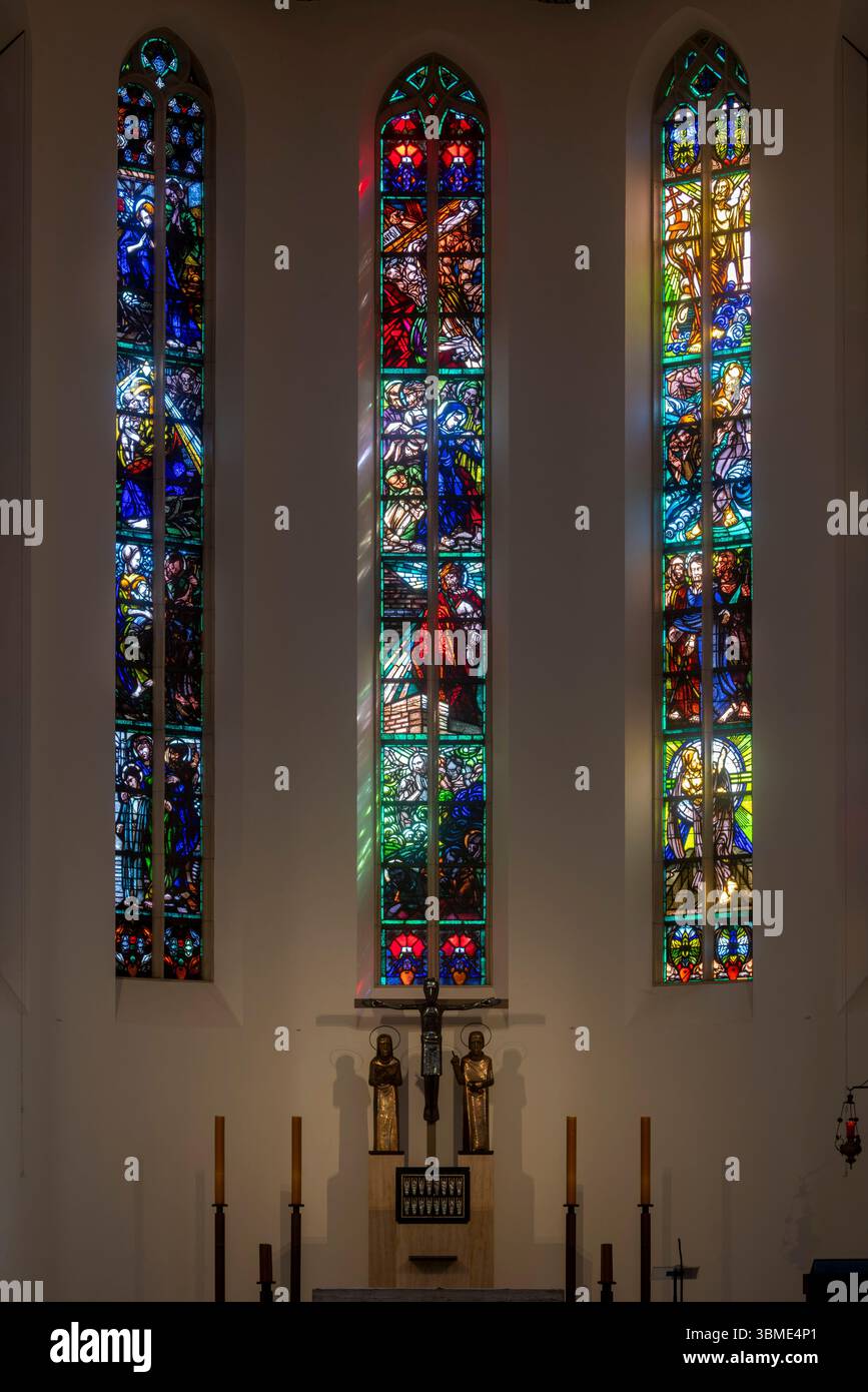 Kirchen im Rhein-Kreis-Neuss, Neuss, Dreikönigenkirche (Kirche Heilige Drei Könige),1909-1911 von Eduard Endler erbaut, Altar und Deckengewölbe von Do Banque D'Images