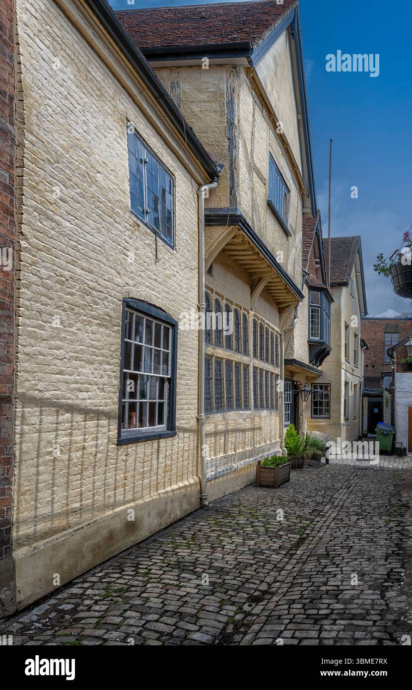 The King's Head - restaurée auberge de coaching du XVe siècle - public House - Kings Head passage, Market Square, Aylesbury, Buckinghamshire, Angleterre, ROYAUME-UNI Banque D'Images