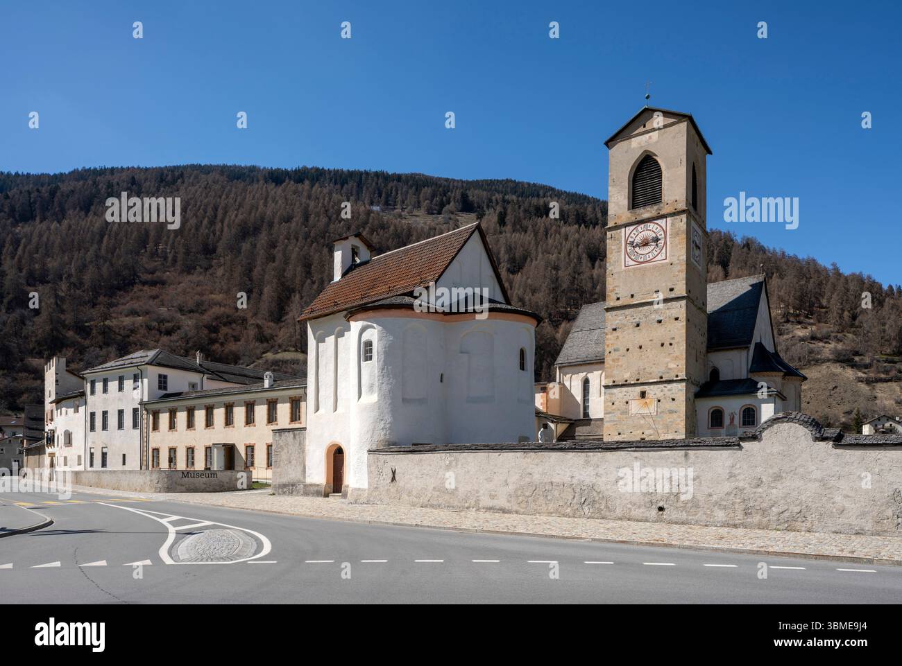 Müstair, Benediktinerinnenkloster, Johann, Gesamtanlage von Südosten Banque D'Images