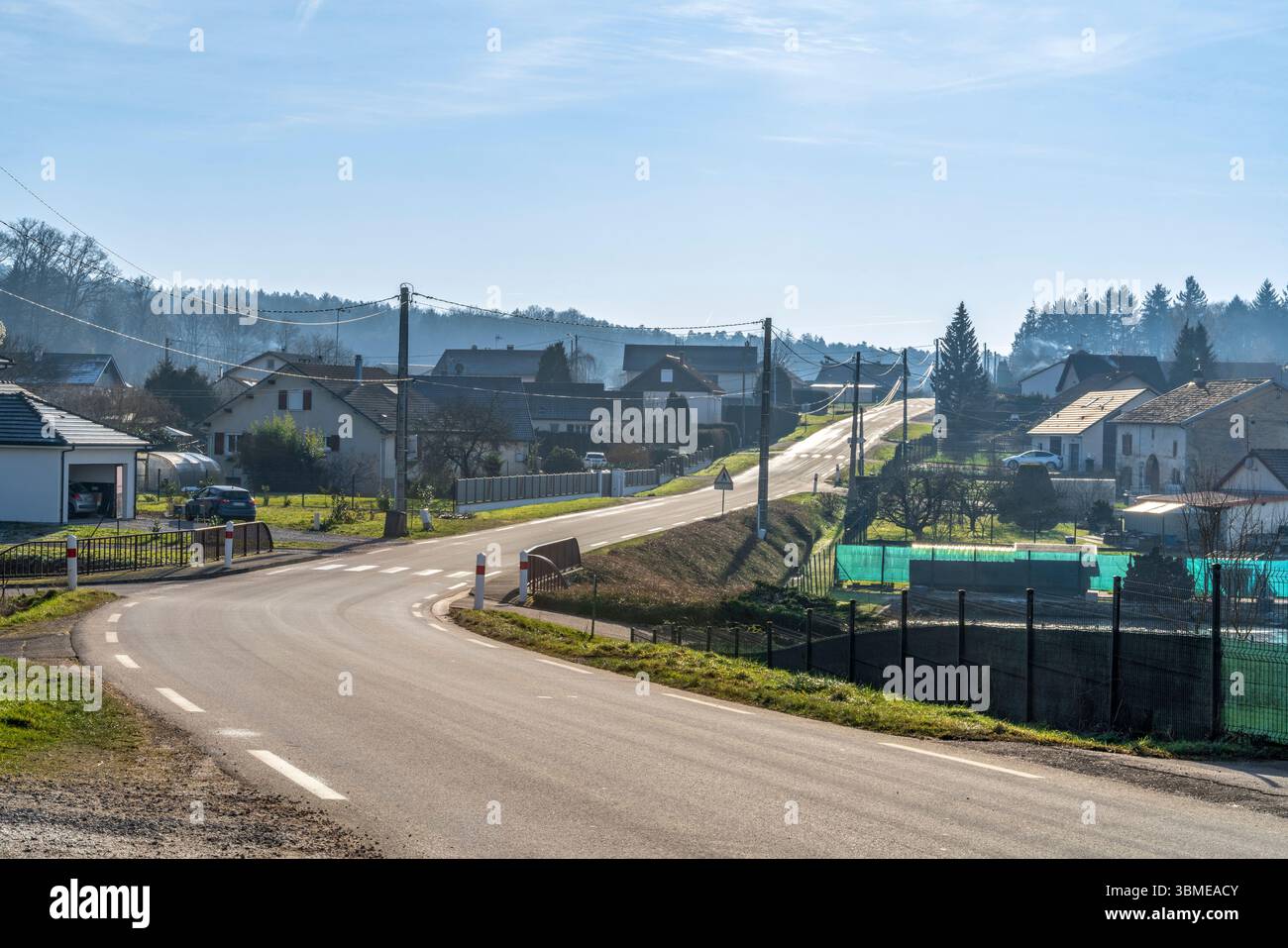 Impression d'Aydoilles, commune du département des Vosges à Grand est dans le nord-est de la France en hiver Banque D'Images