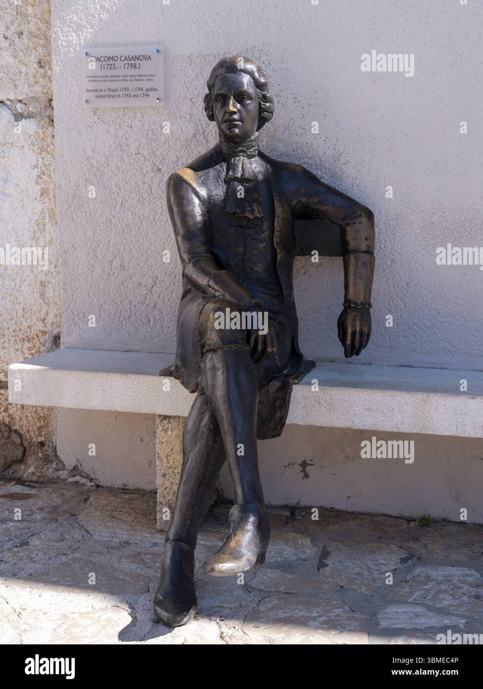 Sculpture de Giacomo Casanova (1725-1798), qui était dans la ville en 1743 et 1744, Vrsar, Istrie, Croatie, Europe Banque D'Images