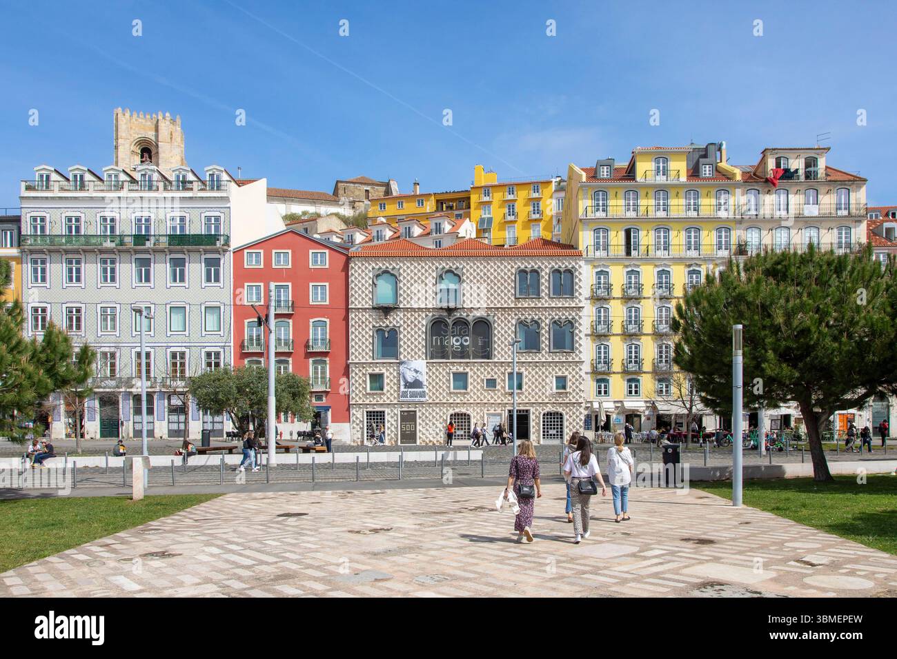 Portugal, Lisbonne, Alfama, Casa dos Bicos Construit en 1523 à partir de Campo das Ceboles, la Maison de Brás de Albuquerque qui abrite la Fondation José Saramago est reconnaissable par sa façade recouverte de pierres coupées en forme de point de diamant Banque D'Images