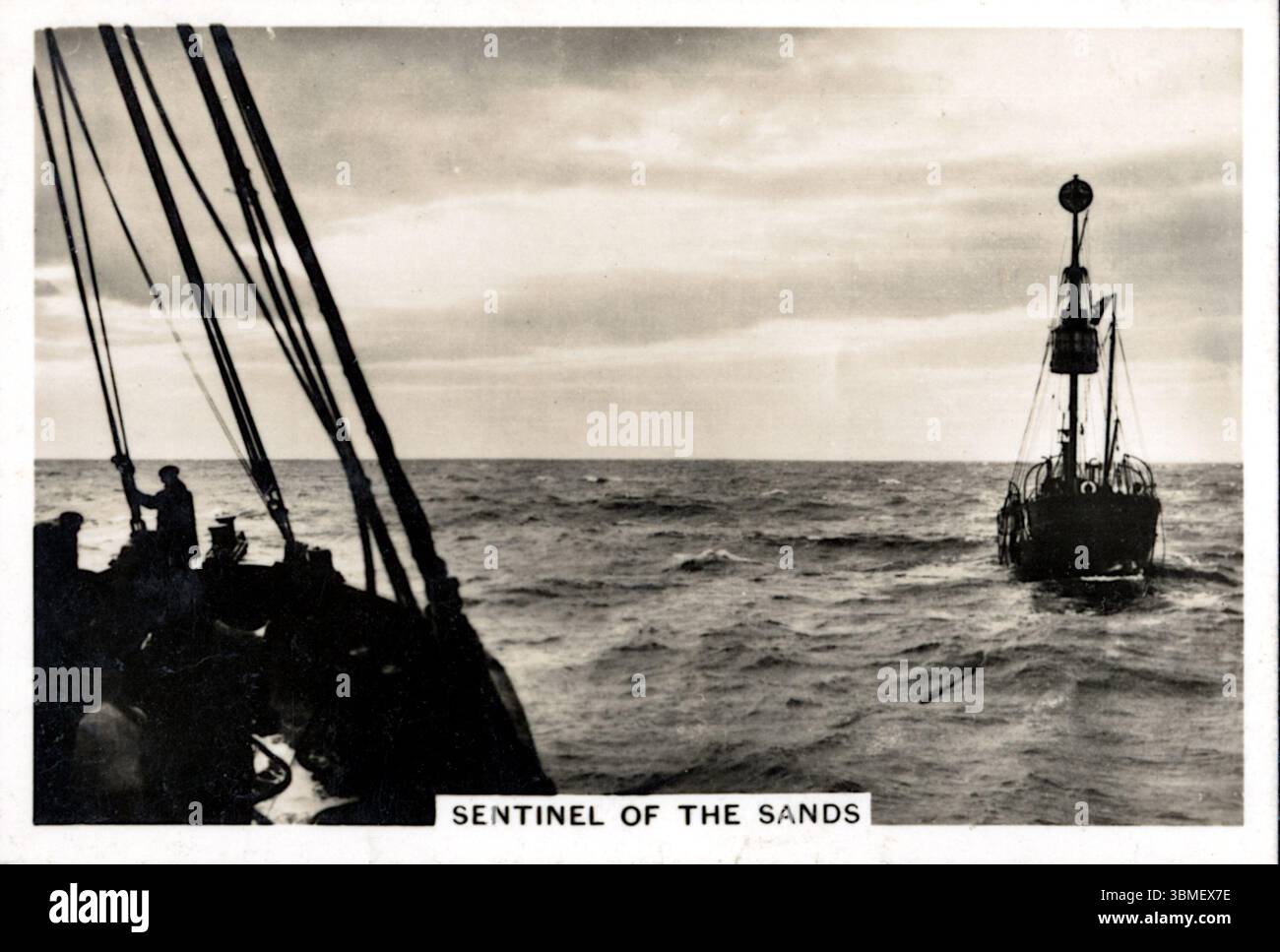 Sentinel of the Sands : le phare Helswick dans le canal de Bristol. De la série 'Coastwise' de cartes de cigarettes qui ont été publiées en 1939 par J.A. Pattreiouex Ltd., une compagnie de tabac basée à Manchester mieux connue pour produire la marque Senior Service. Banque D'Images