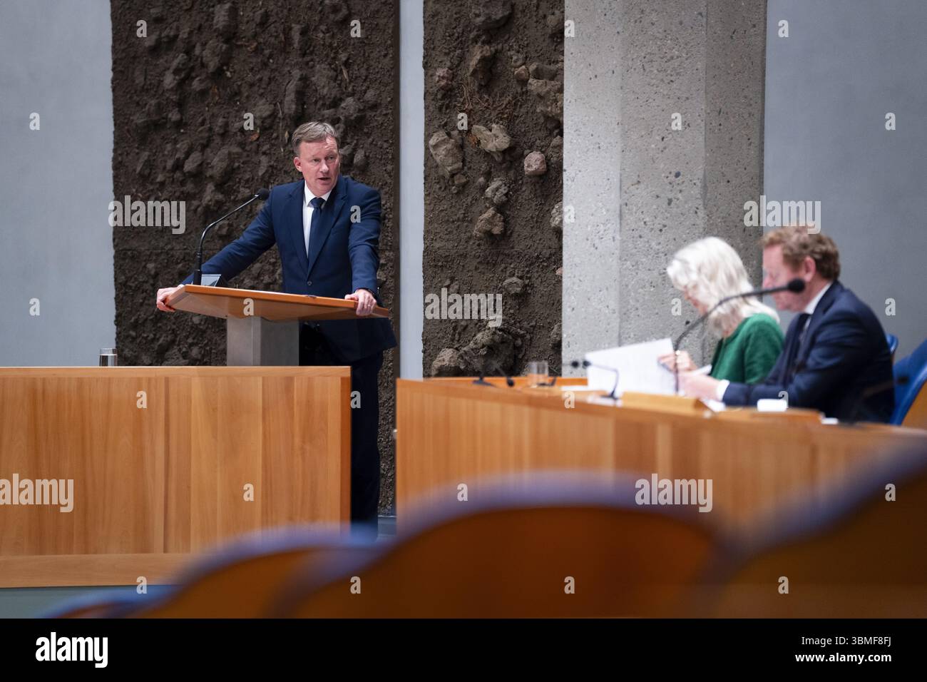 LA HAYE - Diederik van Dijk (SGP) lors d'un débat à la Chambre basse sur la modification de la loi sur les étrangers. Au cours du débat, le PVV fait une proposition visant à modifier la Loi sur les mesures d'urgence en matière d'asile dans le but d'abroger la loi sur la dispersion. ANP LINA SELG pays-bas Out - belgique Out Banque D'Images