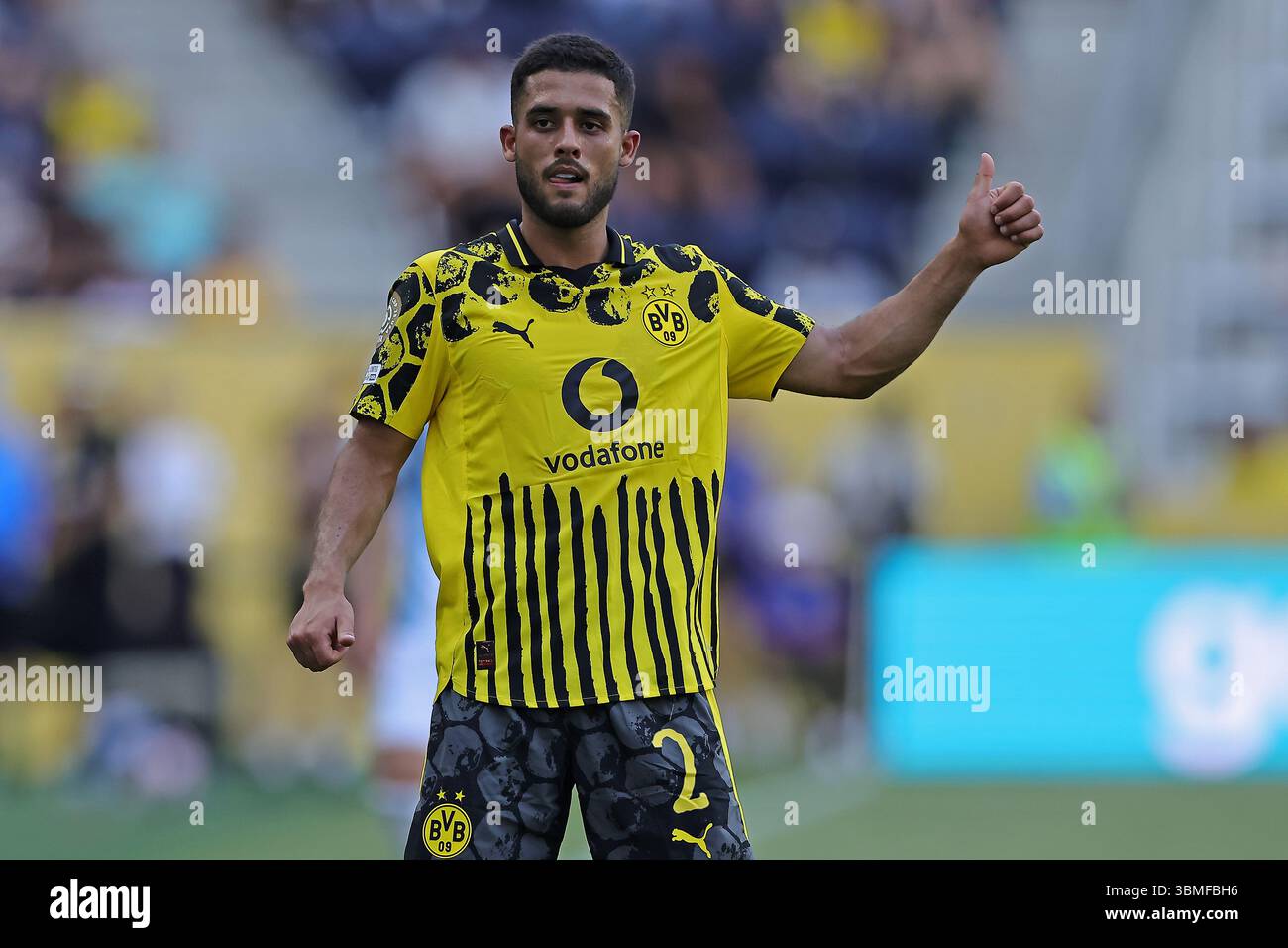 Cincinnati, États-Unis. 25 juin 2025. Yan Couto de Borussia Dortmund fait un geste lors du match entre Borussia Dortmund et Ulsan HD, pour la 3e manche du groupe F pour la Coupe du monde des clubs de la FIFA 2025, au stade TQL de Cincinnati, États-Unis, le 25 juin 2025. Photo : Heuler Andrey/DiaEsportivo/Alamy Live News crédit : DiaEsportivo/Alamy Live News Banque D'Images