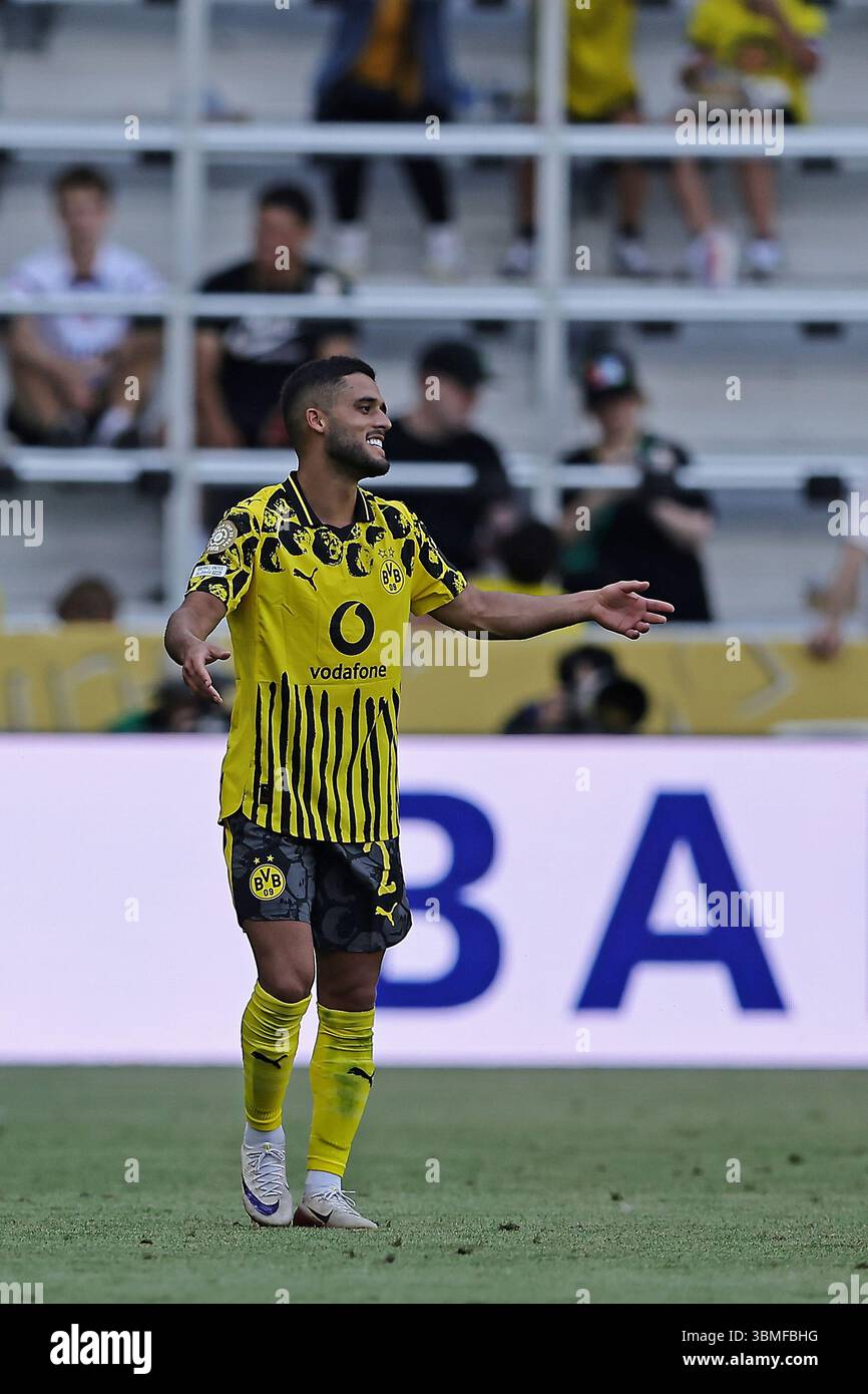 Cincinnati, États-Unis. 25 juin 2025. Yan Couto de Borussia Dortmund réagit lors du match entre Borussia Dortmund et Ulsan HD, pour la 3e manche du groupe F pour la Coupe du monde des clubs FIFA 2025, au stade TQL de Cincinnati, États-Unis, le 25 juin 2025. Photo : Heuler Andrey/DiaEsportivo/Alamy Live News crédit : DiaEsportivo/Alamy Live News Banque D'Images