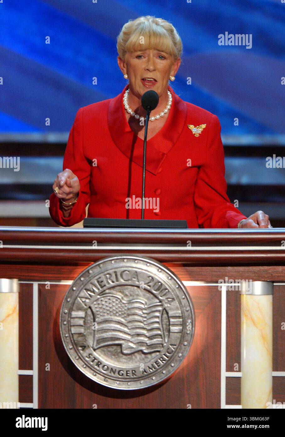 Boston, ma - 29 juillet 2004 -- la représentante des États-Unis Carolyn McCarthy (démocrate de New York) prend la parole à la Convention nationale démocrate de 2004 à Boston, Massachusetts .Credit : Ron Sachs / CNP / MediaPunch Banque D'Images