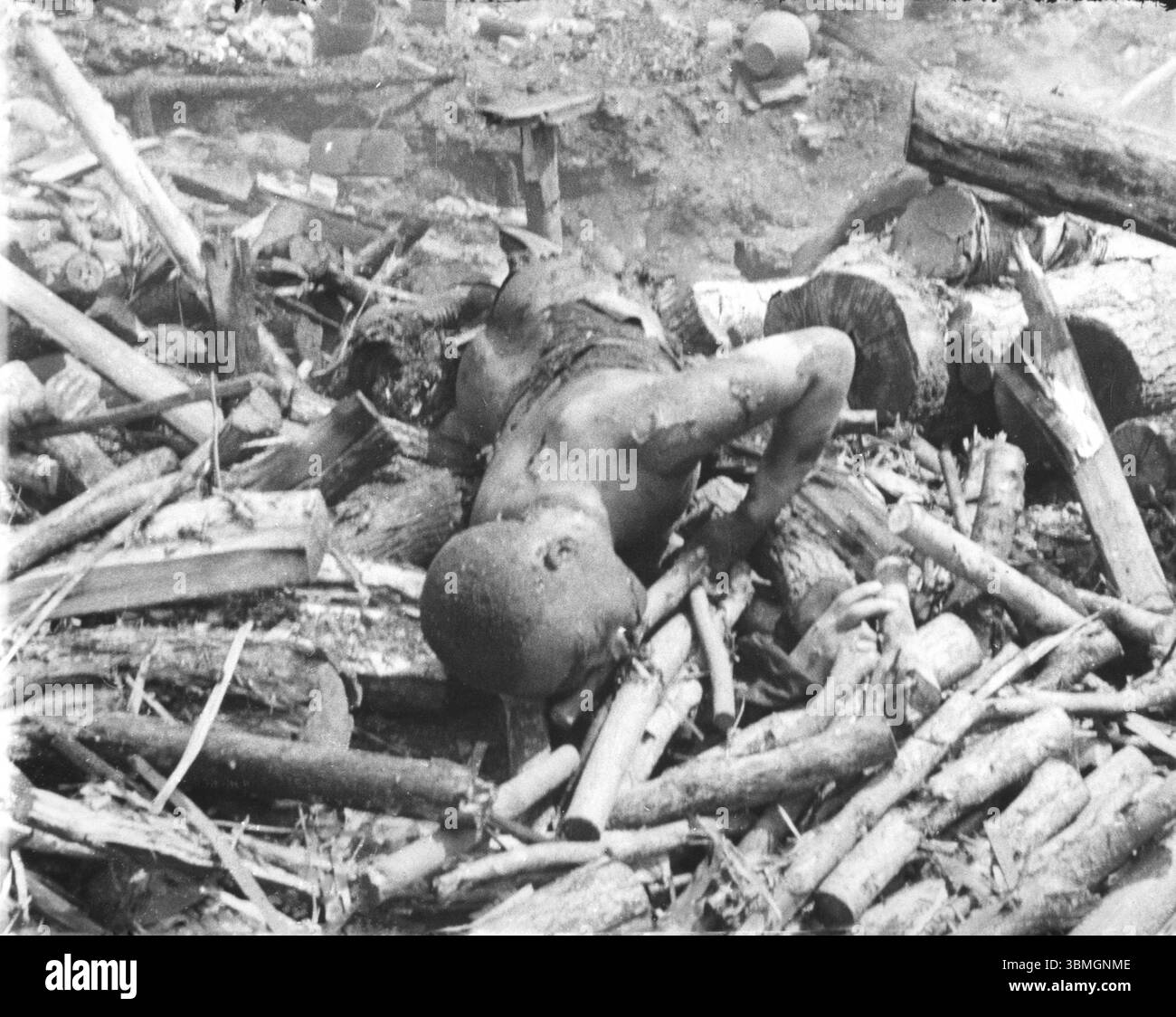Victimes de guerre, civils. Vraisemblablement Shangai ou dans les environs immédiats. Seconde Guerre mondiale en Asie. La seconde guerre sino-japonaise débute le 7 juillet 1937 a. Banque D'Images
