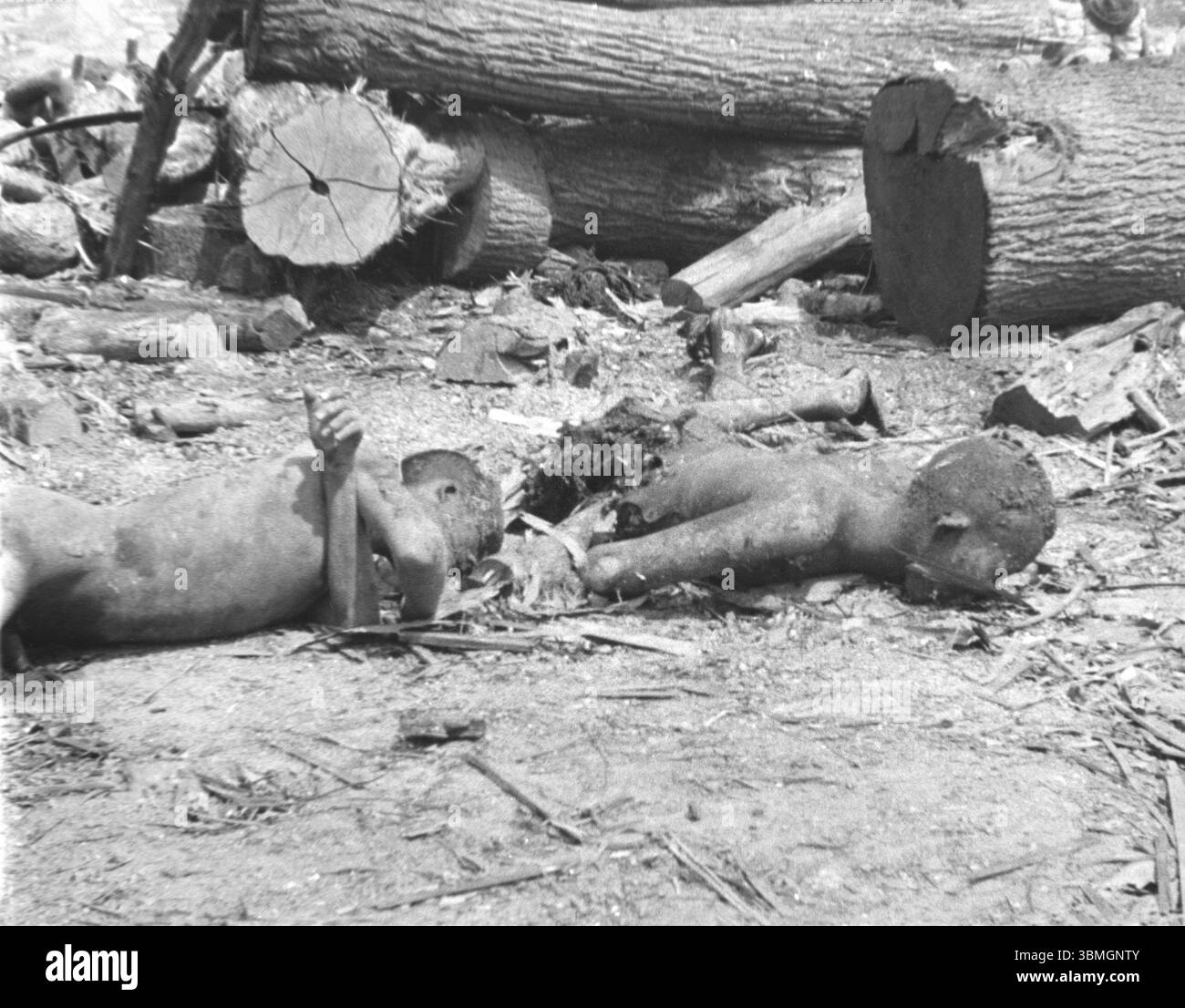 Victimes de guerre, civils. Vraisemblablement Shangai ou dans les environs immédiats. Seconde Guerre mondiale en Asie. La seconde guerre sino-japonaise débute le 7 juillet 1937 a. Banque D'Images