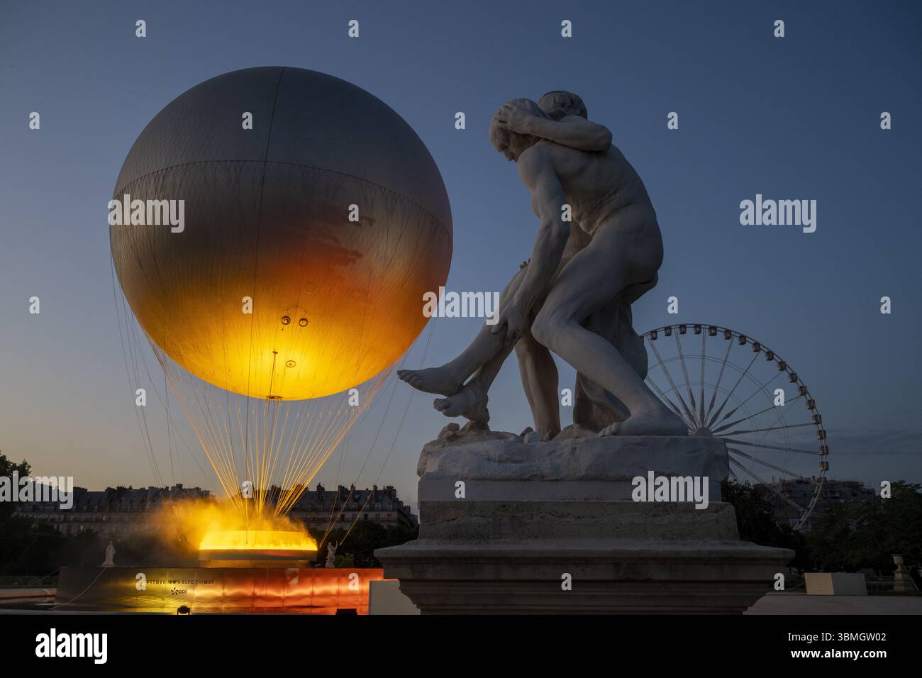 FRANCE. PARIS (75) 3E ARRONDISSEMENT. VENDREDI 20 JUIN 2025. UN AN APRÈS LE DÉBUT DES JEUX OLYMPIQUES DE PARIS, LE CHAUDRON OLYMPIQUE (CRÉÉ PAR LE DESIGNER Banque D'Images