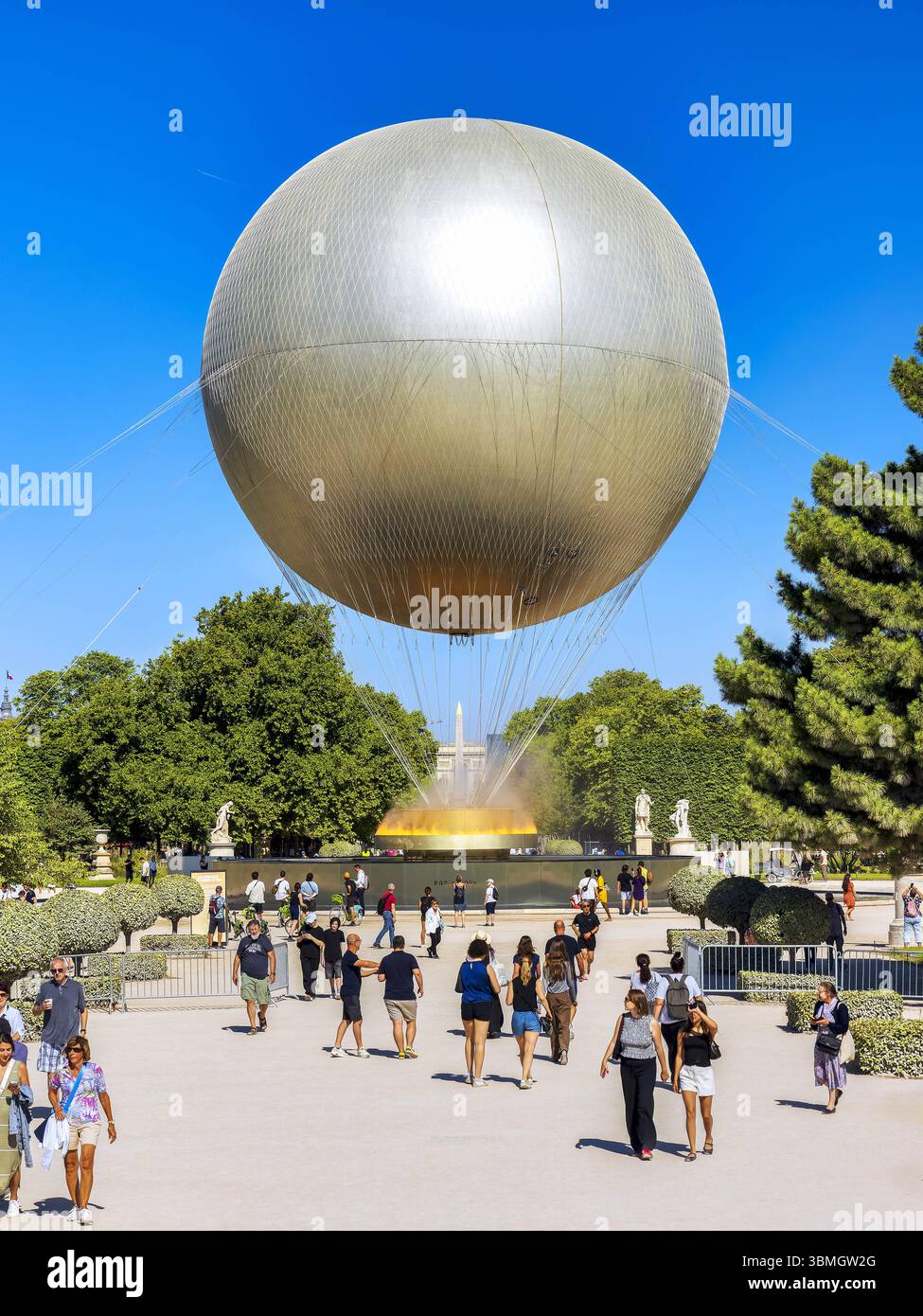 FRANCE. PARIS (75) 3ÈME ARRONDISSEMENT. CHAUDRON OLYMPIQUE DE RETOUR DANS LES JARDINS DES TUILERIES POUR L'ÉTÉ 2025 Banque D'Images