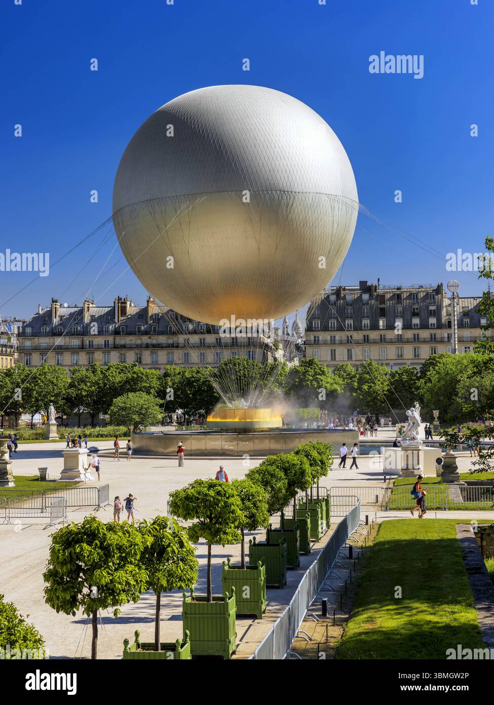FRANCE. PARIS (75) 3ÈME ARRONDISSEMENT. CHAUDRON OLYMPIQUE DE RETOUR DANS LES JARDINS DES TUILERIES POUR L'ÉTÉ 2025 Banque D'Images