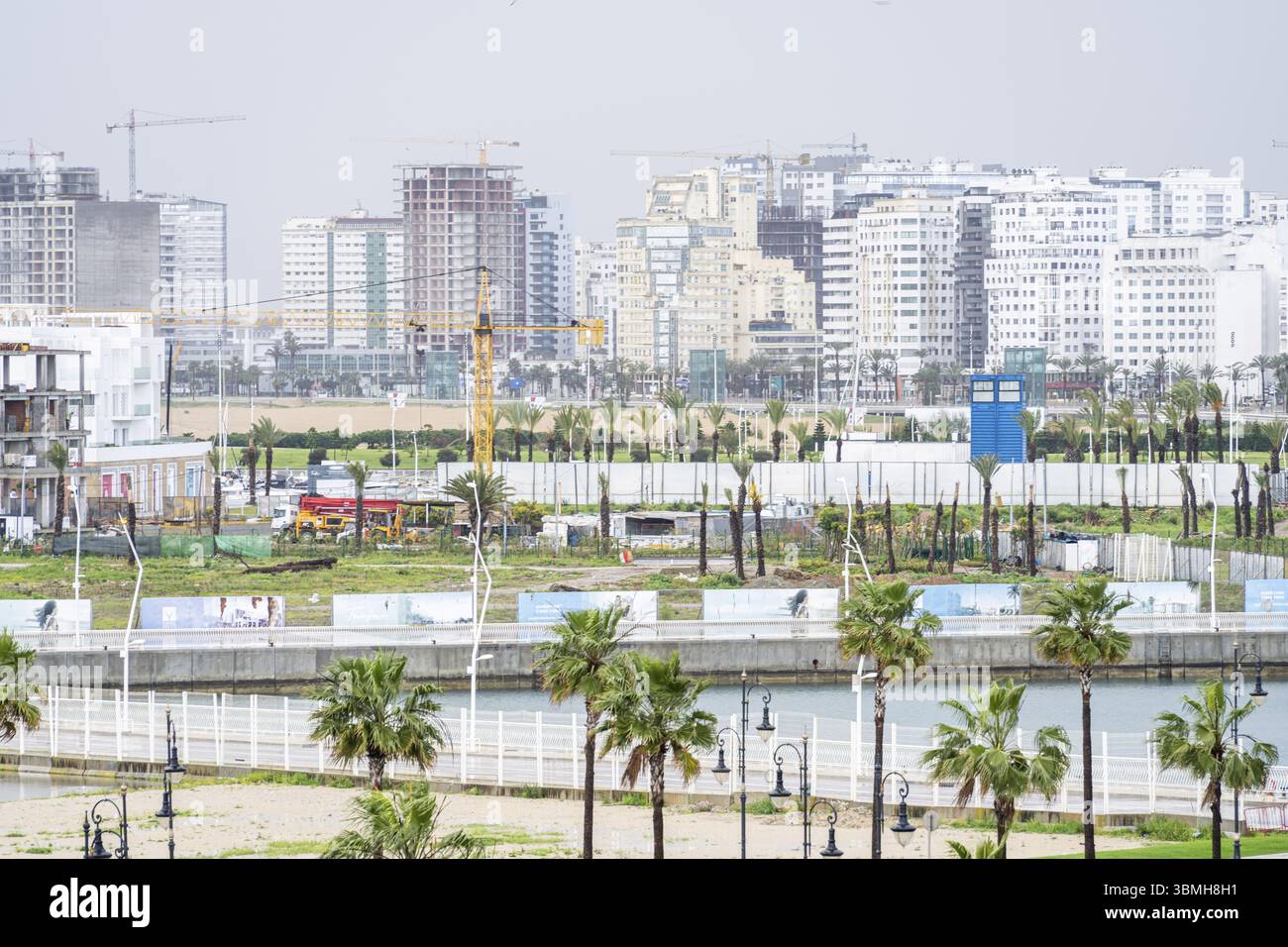 Nouvelle ville et bâtiments en construction, Tanger, Maroc, Afrique du Nord, Afrique Banque D'Images