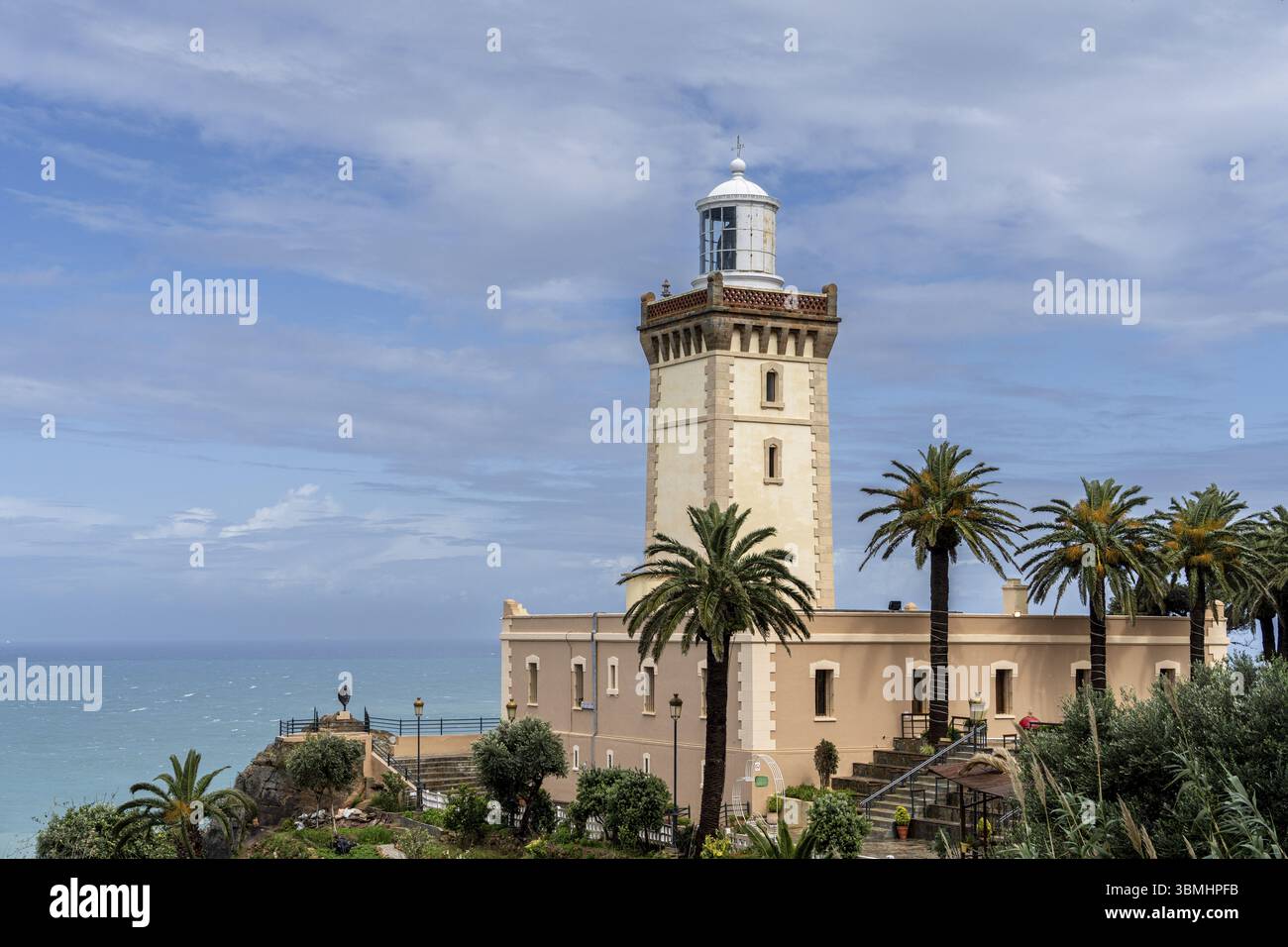 Phare de Cape Spartel, entrée sud du détroit de Gibraltar, Tanger, Maroc, Afrique du Nord, Afrique Banque D'Images
