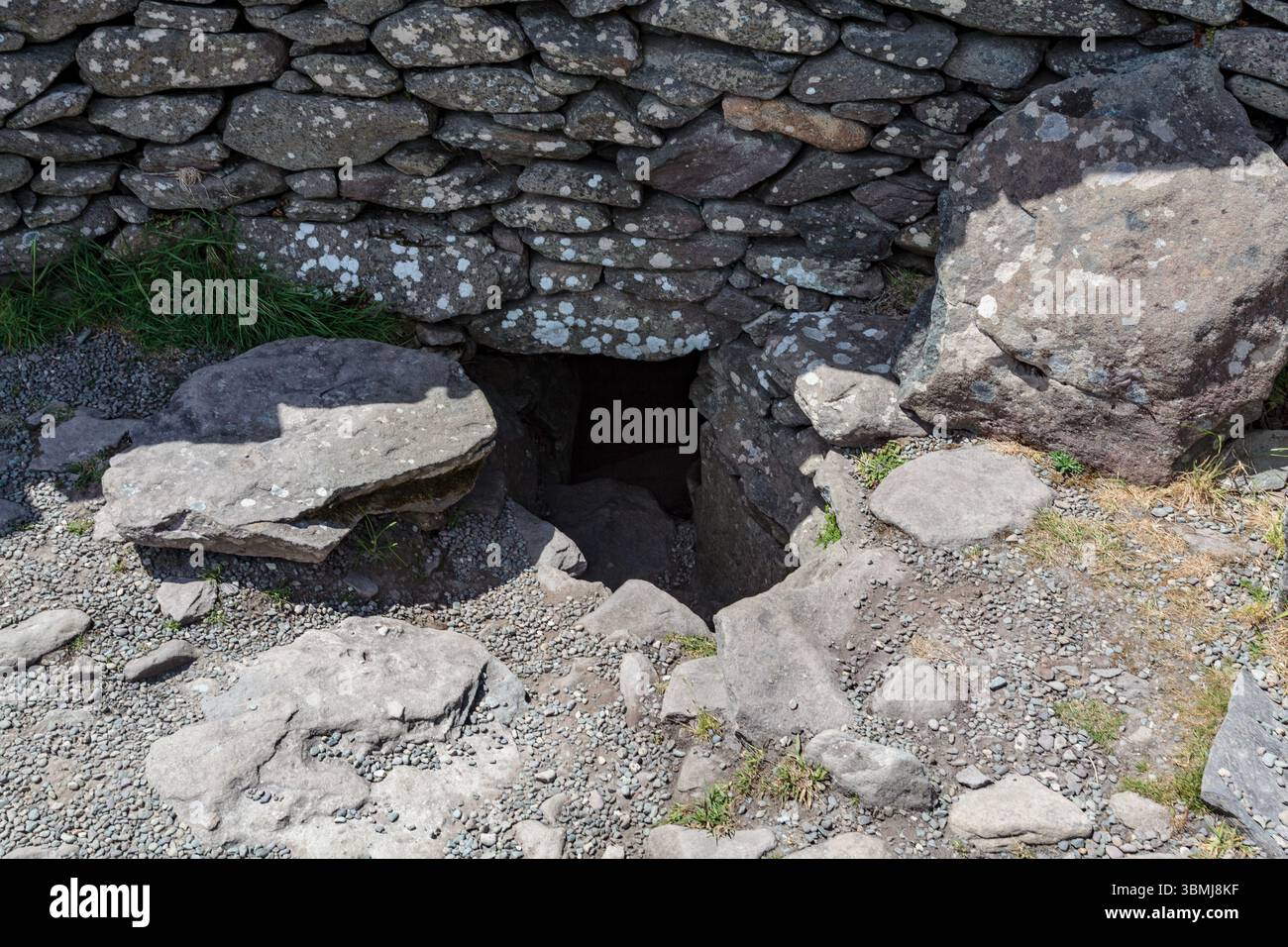 Cashel Murphy, Slea Head Drive, péninsule de Dingle, République d'Irlande : un ringfort irlandais d'âge incertain : l'entrée du souterrain Banque D'Images