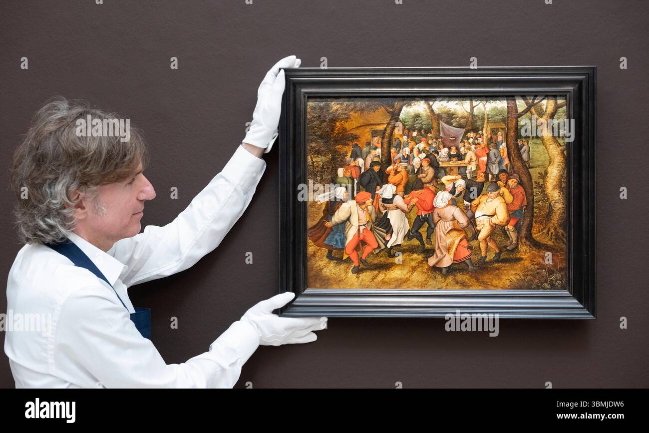 Sotheby's, Londres, Royaume-Uni. 27 juin 2025. Aperçu de la vente aux enchères Sotheby's Old Masters qui aura lieu le soir du 2 juillet. Les temps forts incluent : Pieter Brueghel le jeune, la danse de mariage en plein air. Estimation : 800 000 £-1 200 000. Crédit : Malcolm Park/Alamy Live News Banque D'Images
