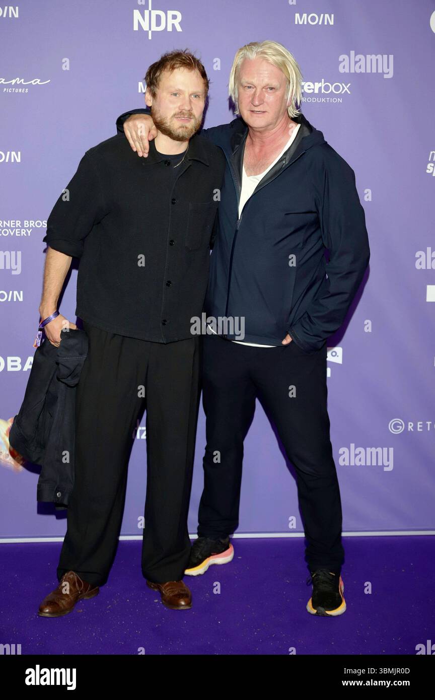 Anton Spieker und Detlev Buck beim Branchentreffen MOIN Mittsommer 2025 im Kampnagel. Hambourg, 24.06.2025 *** Anton Spieker et Detlev Buck à la réunion de l'industrie de mi-été 2025 à Kampnagel Hambourg, 24 06 2025 Foto:xgbrcix/xFuturexImagex moin_5640 Banque D'Images