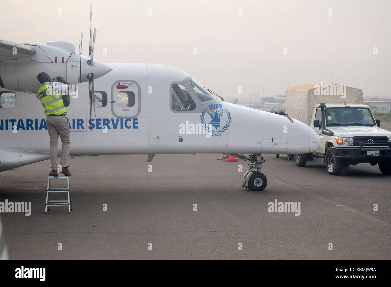 SOUDAN DU SUD, Aéroport de Juba, avion de UNHAS United Nations Service Air humanitaire de l'ONU et du PAM / SÜDSUDAN, Juba Flughafen, UNHAS Flugzeug des PAM Programme alimentaire mondial der un Banque D'Images
