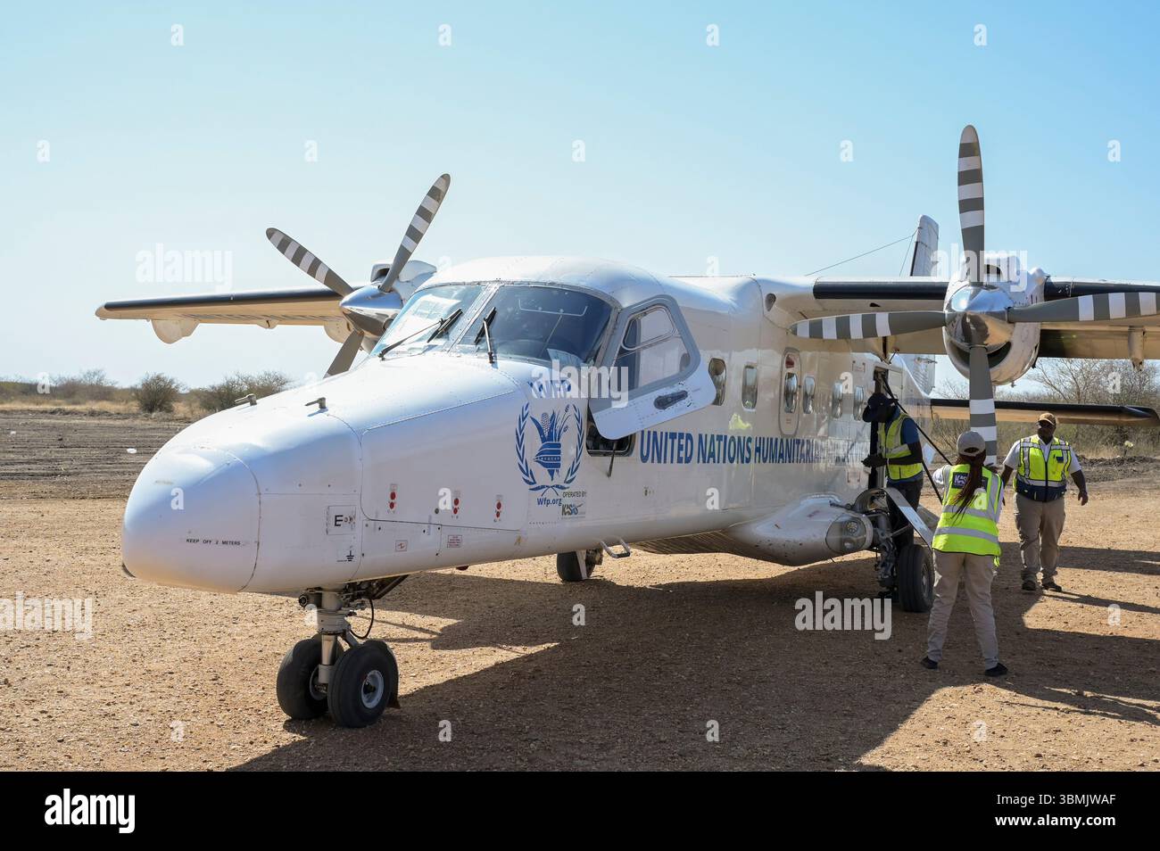 SOUDAN DU SUD, État du Haut-Nil, ville de Renk, piste d'atterrissage avec avion de UNHAS United Nations Service Air humanitaire de l'ONU et PAM / SÜDSUDAN, Stadt Renk, Flughafen, UNHAS Flugzeug des PAM Programme alimentaire mondial der un Banque D'Images