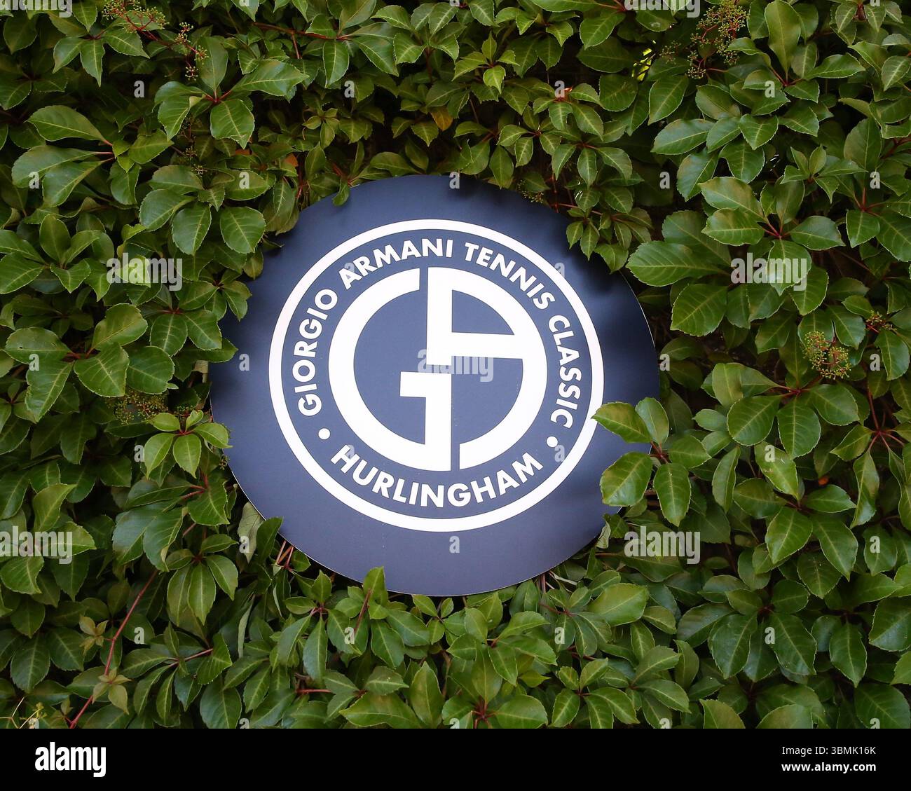 Londres, Royaume-Uni. 27 juin 2025. Londres, Angleterre, juin 27 2025 : logo Giorgio Armani Tennis Classic affiché au Hurlingham Club de Londres, Angleterre. (Jay Patel/SPP) crédit : photo de presse sportive SPP. /Alamy Live News Banque D'Images