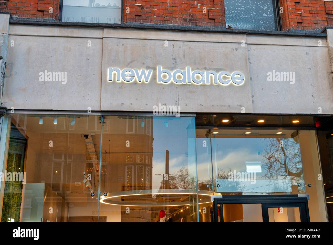 Dublin, Irlande- 4 février 2025 : la façade du nouveau magasin de balance dans le centre-ville de Dublin. Banque D'Images
