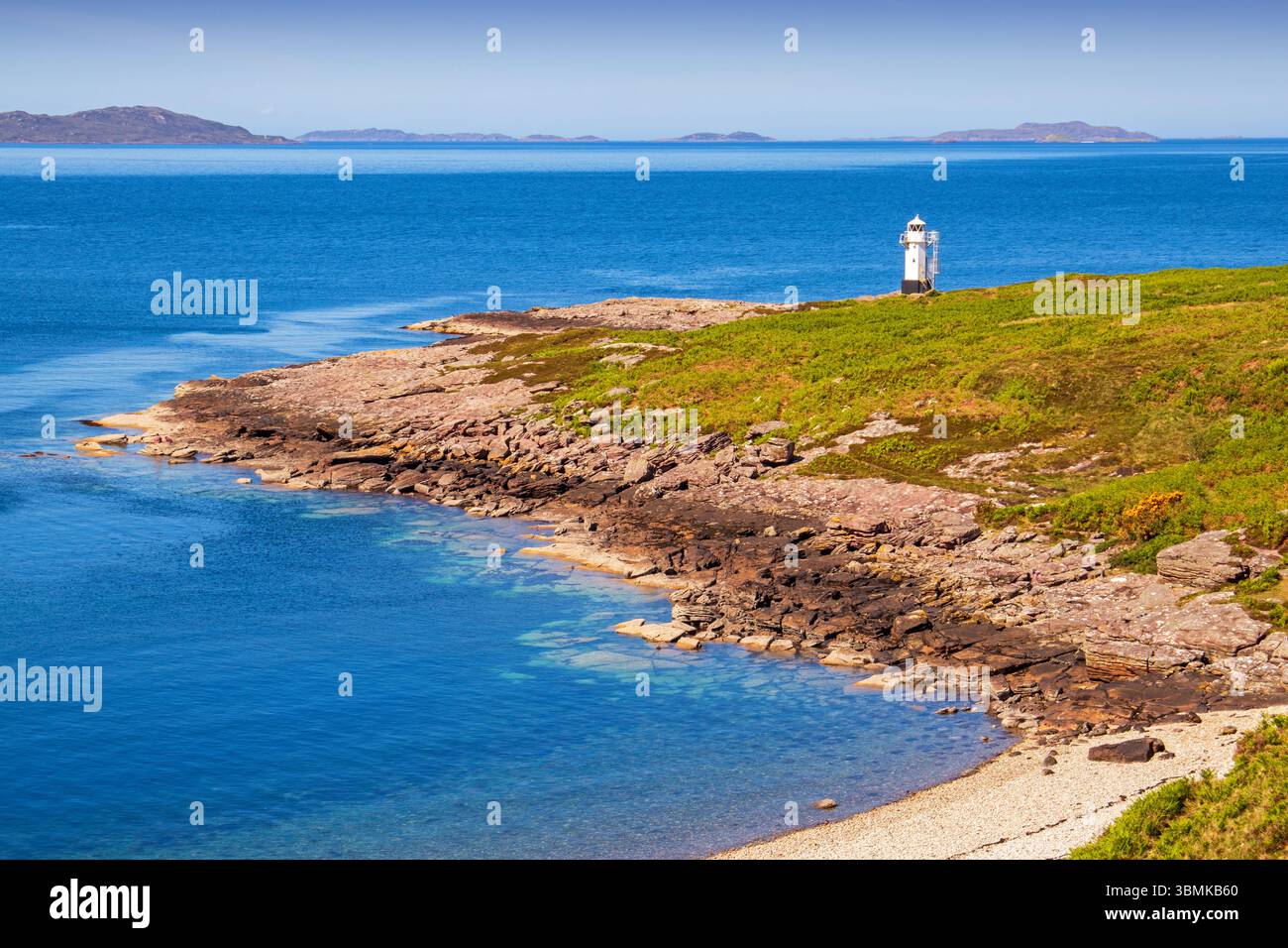Phare de Rhue, sur la côte de l'Atlantique Nord dans les hautes terres de l'Écosse, Royaume-Uni. Vue de dessus. Banque D'Images