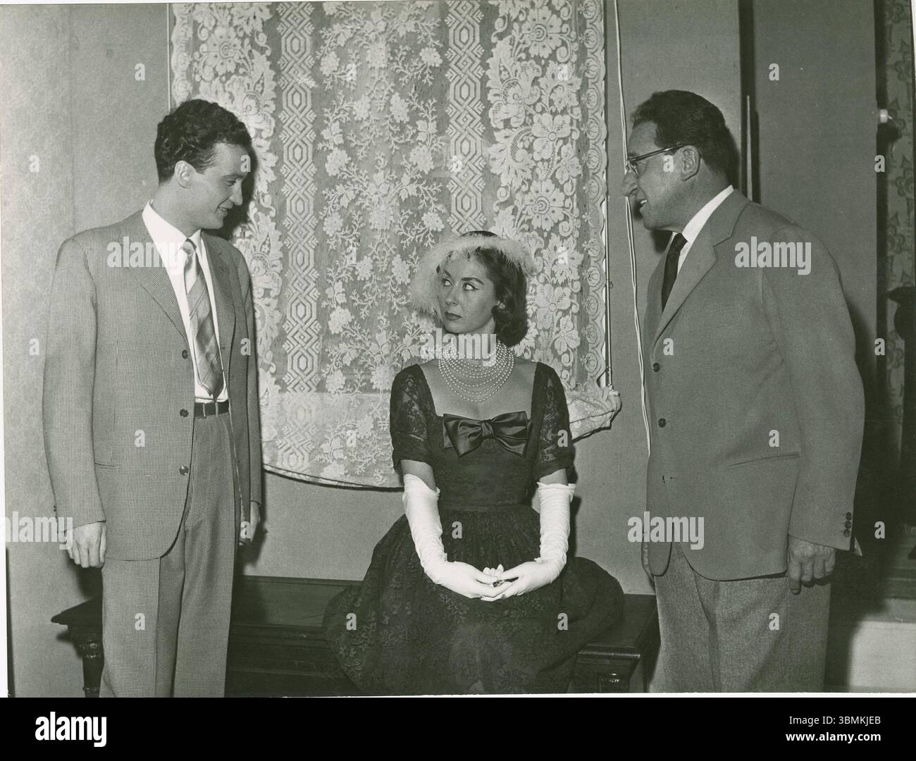 Milano. Teatro Olimpia. Xenia Valder, Nando Gazzolo et Carlo Ninchi lors de la représentation de la comédie la prova decisiva de Mario Soldati. Banque D'Images