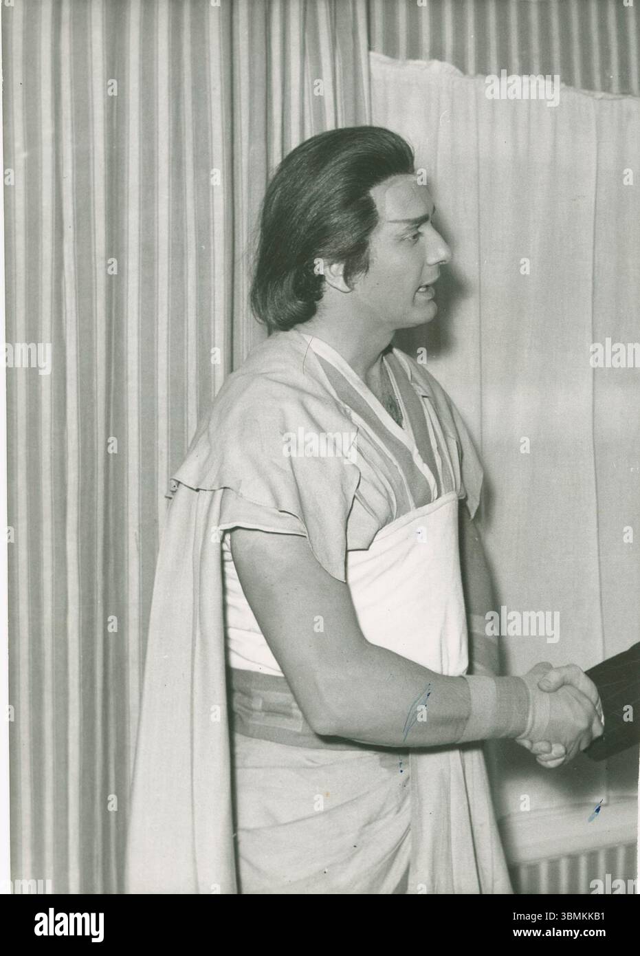 Naples. Théâtre San Carlo, saison 1955-56. Portrait du ténor italien Franco Corelli à l'occasion de la représentation d'Aida de Giuseppe Verdi. Banque D'Images