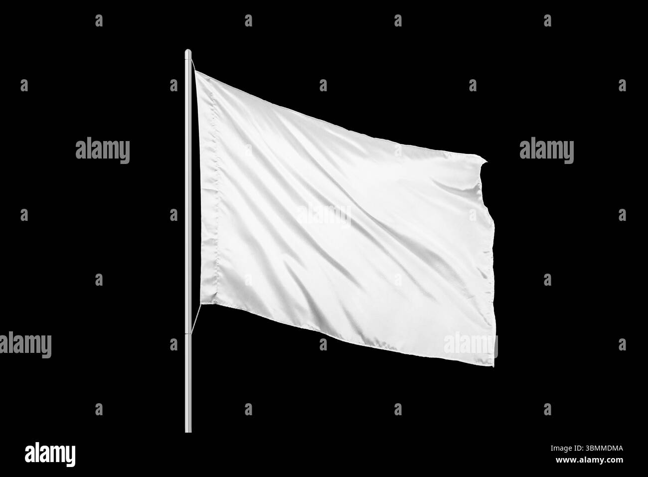 Maquette de drapeau blanc vierge ondulant sur le vent, idéal pour la marque ou à des fins de conception politique sur fond transparent ou modifiable. Fond noir Banque D'Images