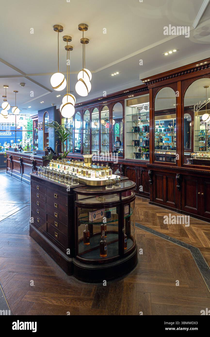 Floris de parfum London store. Jermyn Street, St James's, Londres, Angleterre Banque D'Images
