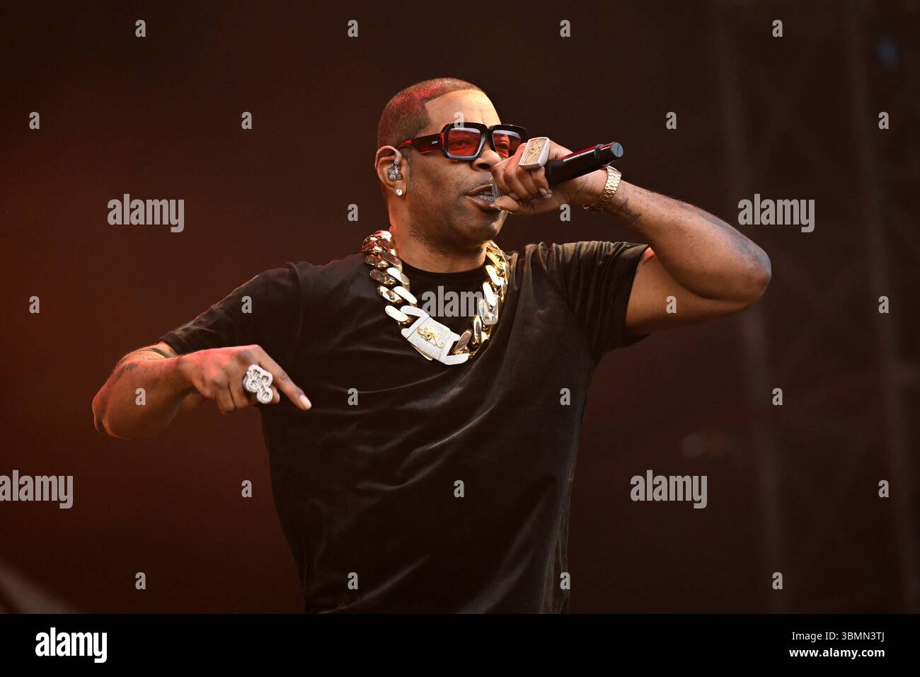 Somerset, Royaume-Uni. 27 juin 2025. Busta Rhymes se produisant pendant le festival de Glastonbury à Worthy Farm dans le Somerset. Le crédit photo devrait se lire comme suit : Matt Crossick/Empics/Alamy Live News Banque D'Images