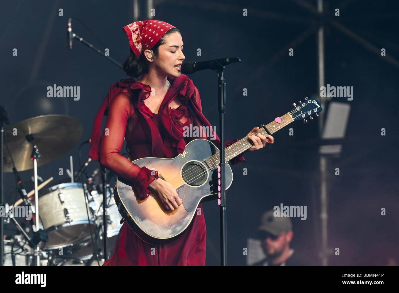 Somerset, Royaume-Uni. 27 juin 2025. Gracie Abrams se produisant pendant le Glastonbury Festival à Worthy Farm dans le Somerset. Le crédit photo devrait se lire comme suit : Matt Crossick/Empics/Alamy Live News Banque D'Images