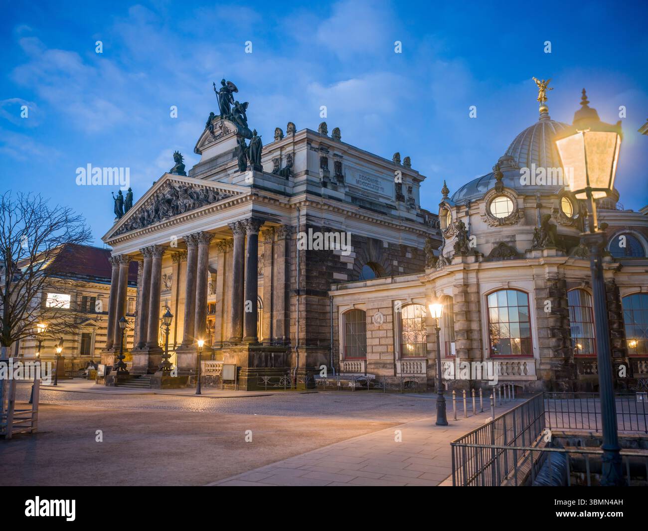 Kunsthalle dans le bâtiment Lipsius la nuit, Brühlsche terrasse, vieille ville, Dresde, Saxe, Allemagne de l'est, Allemagne, Europe Banque D'Images
