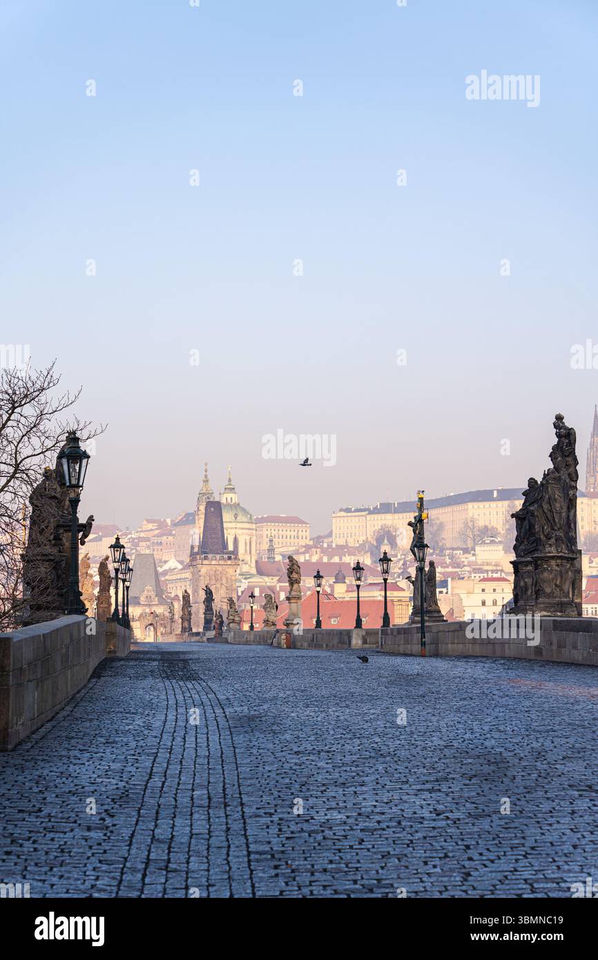 Le pont Charles dans le Vieux Prague est l'un des monuments les plus célèbres de la capitale Chezh Banque D'Images