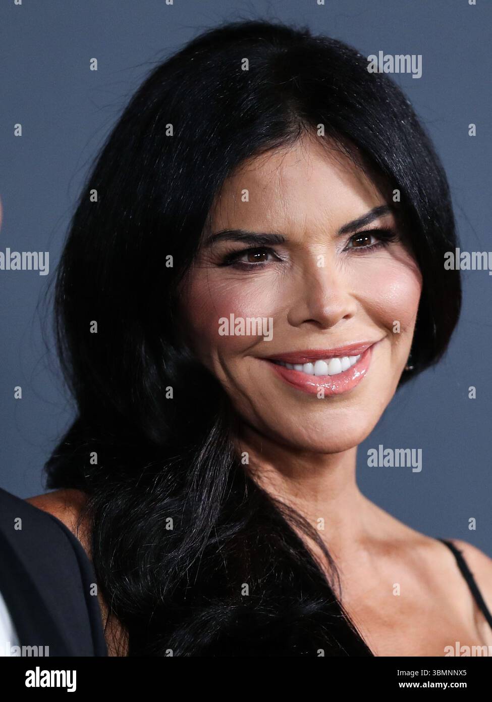 (FILE) Jeff Bezos et Lauren Sanchez sont mariés ! Ils ont noué le nœud lors d'une cérémonie de cravate noire sur l'île de San Giorgio Maggiore à Venise, en Italie, le vendredi 27 juin 2025. WEST HOLLYWOOD, LOS ANGELES, CALIFORNIE, États-Unis - 13 NOVEMBRE : Lauren Sanchez, journaliste, auteure et pilote d'hélicoptère lauréate d'un Emmy Award américain, arrive au Gala de 10 ans 2021 de Baby2Baby qui se tient au Pacific Design Center le 13 novembre 2021 à West Hollywood, Los Angeles, Californie, États-Unis. (Photo de Xavier Collin/image Press Agency) Banque D'Images