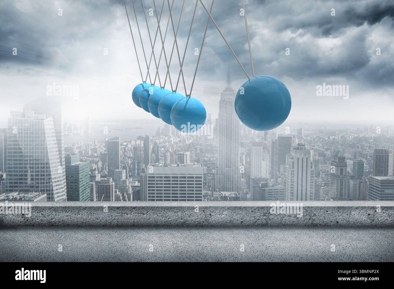 Newtons cradle au-dessus de ville Banque D'Images