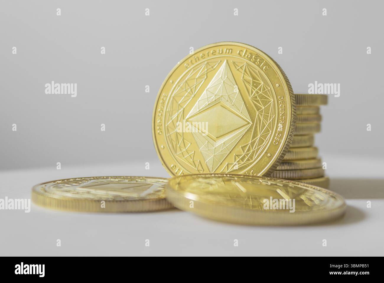 ETHER est une crypto-monnaie dont la blockchain est générée par la plateforme Ethereum. Image symbolique de monnaie virtuelle Banque D'Images