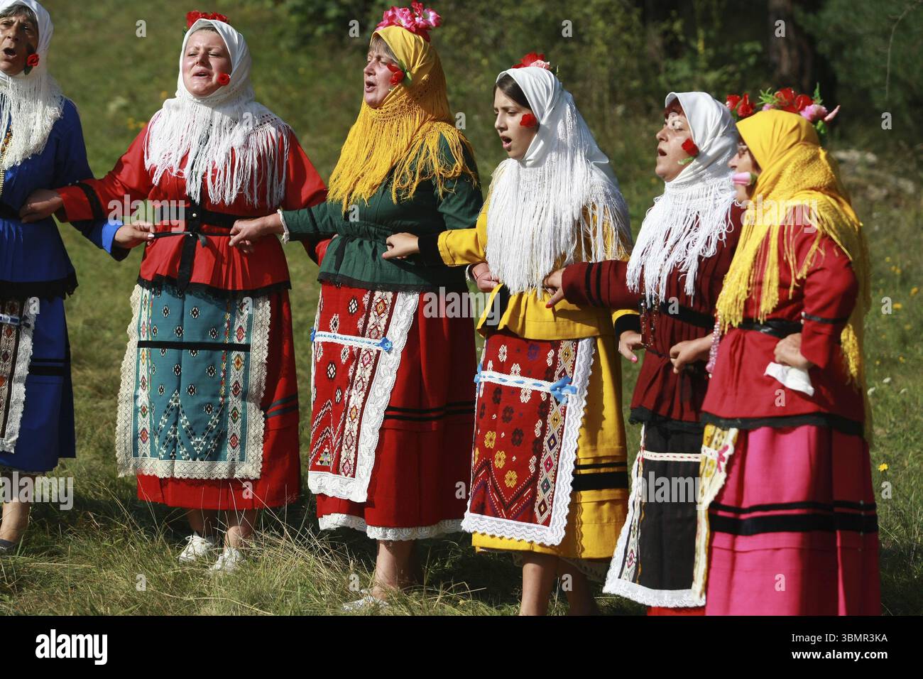 Les gens en costume folklorique traditionnel du Folklore National Fair de Koprivshtica Banque D'Images